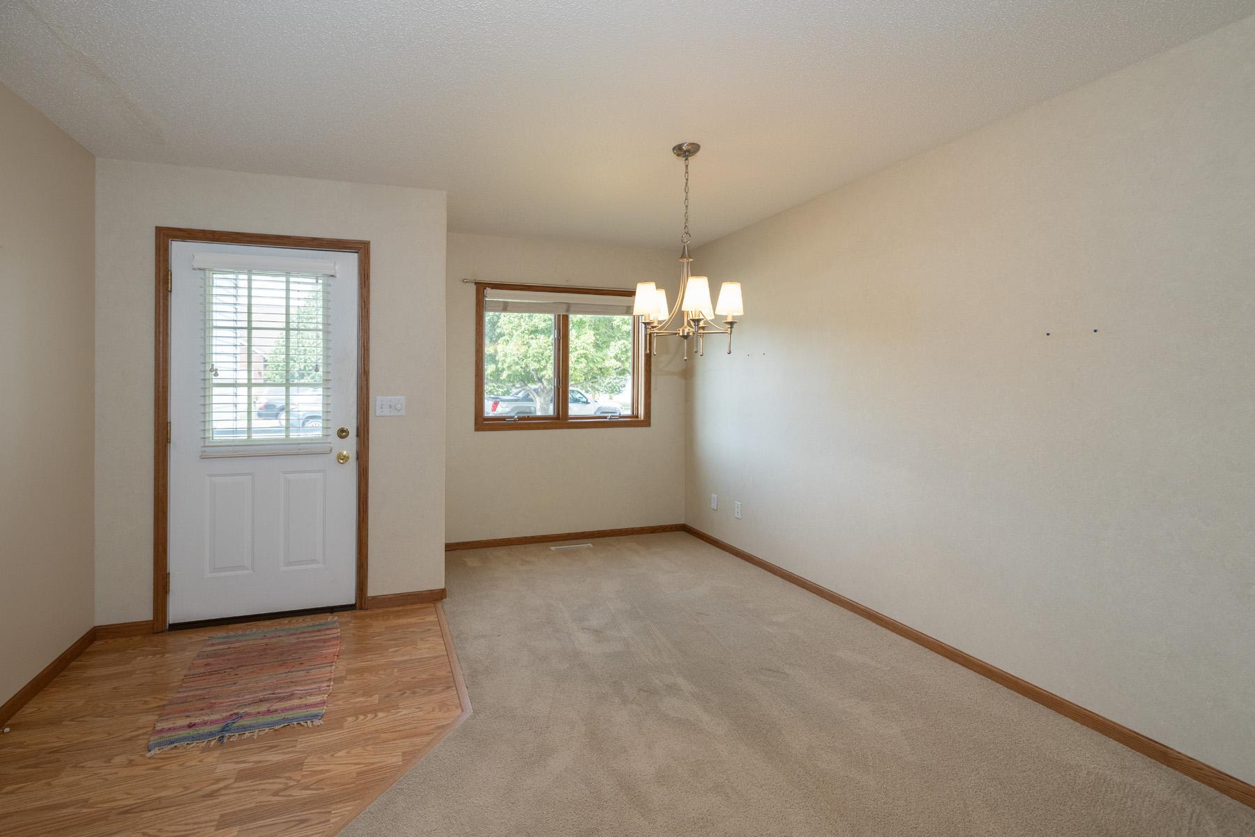 2003 townhouse for sale at 807 Morningside Drive in Casselton, ND — 2 bed, 2 bath (photo 5 of 33)