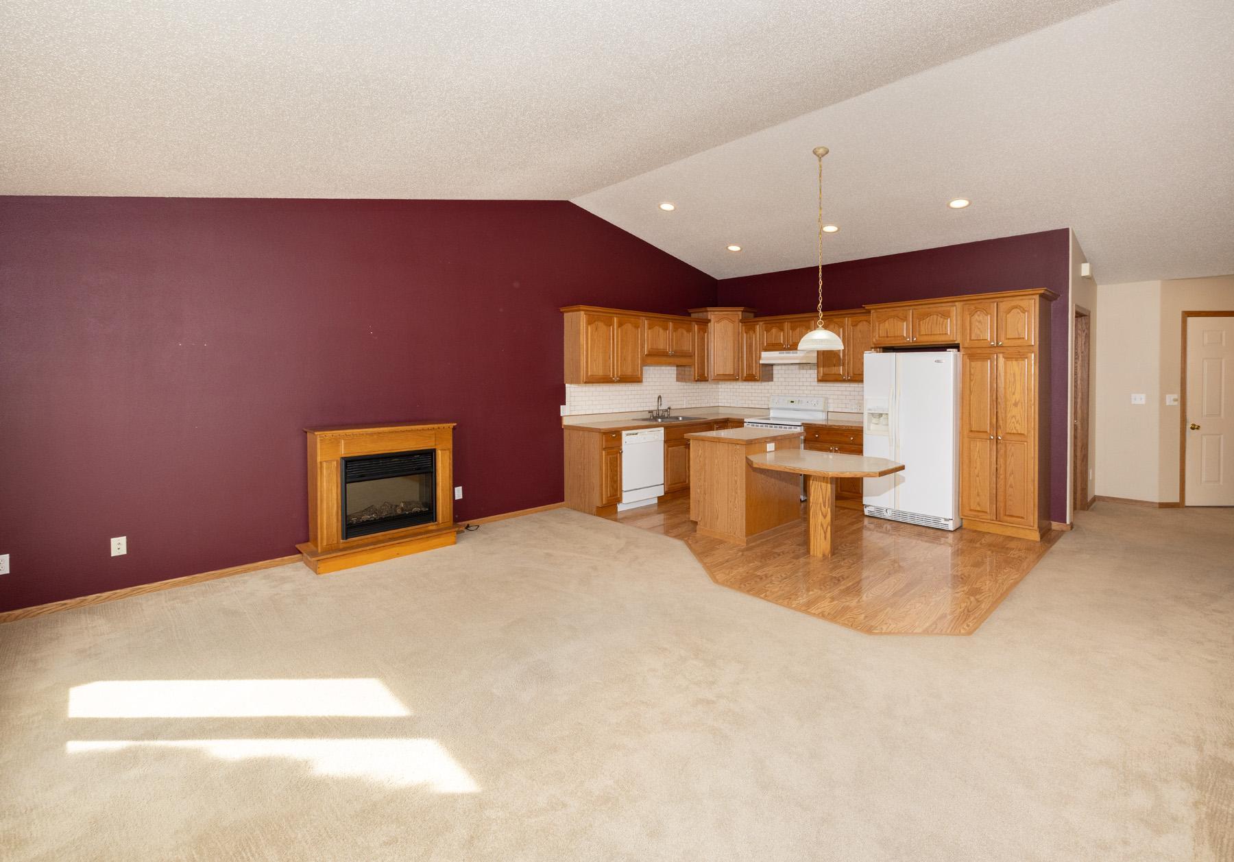 2003 townhouse for sale at 807 Morningside Drive in Casselton, ND — 2 bed, 2 bath (photo 6 of 33)