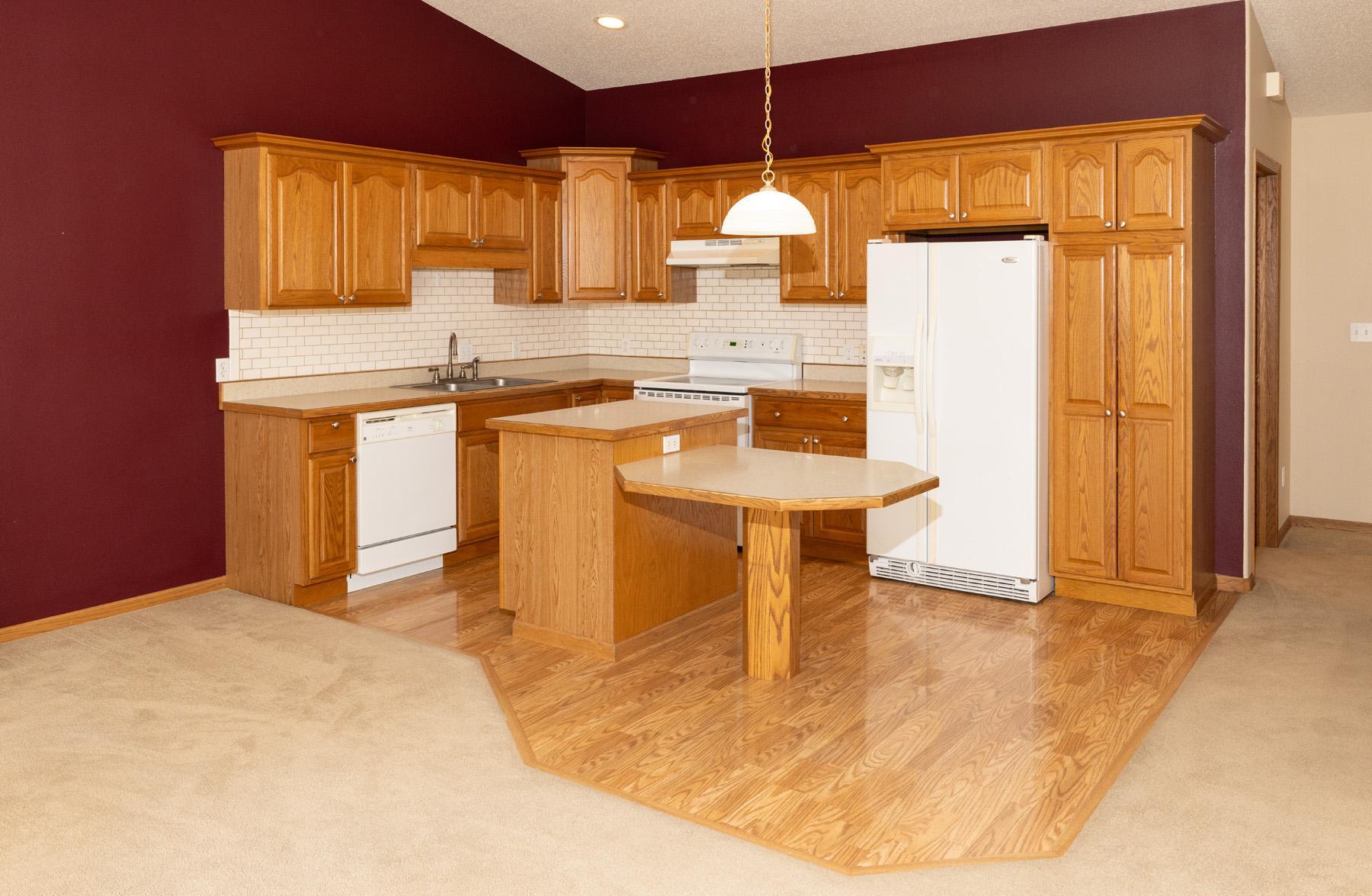 2003 townhouse for sale at 807 Morningside Drive in Casselton, ND — 2 bed, 2 bath (photo 7 of 33)