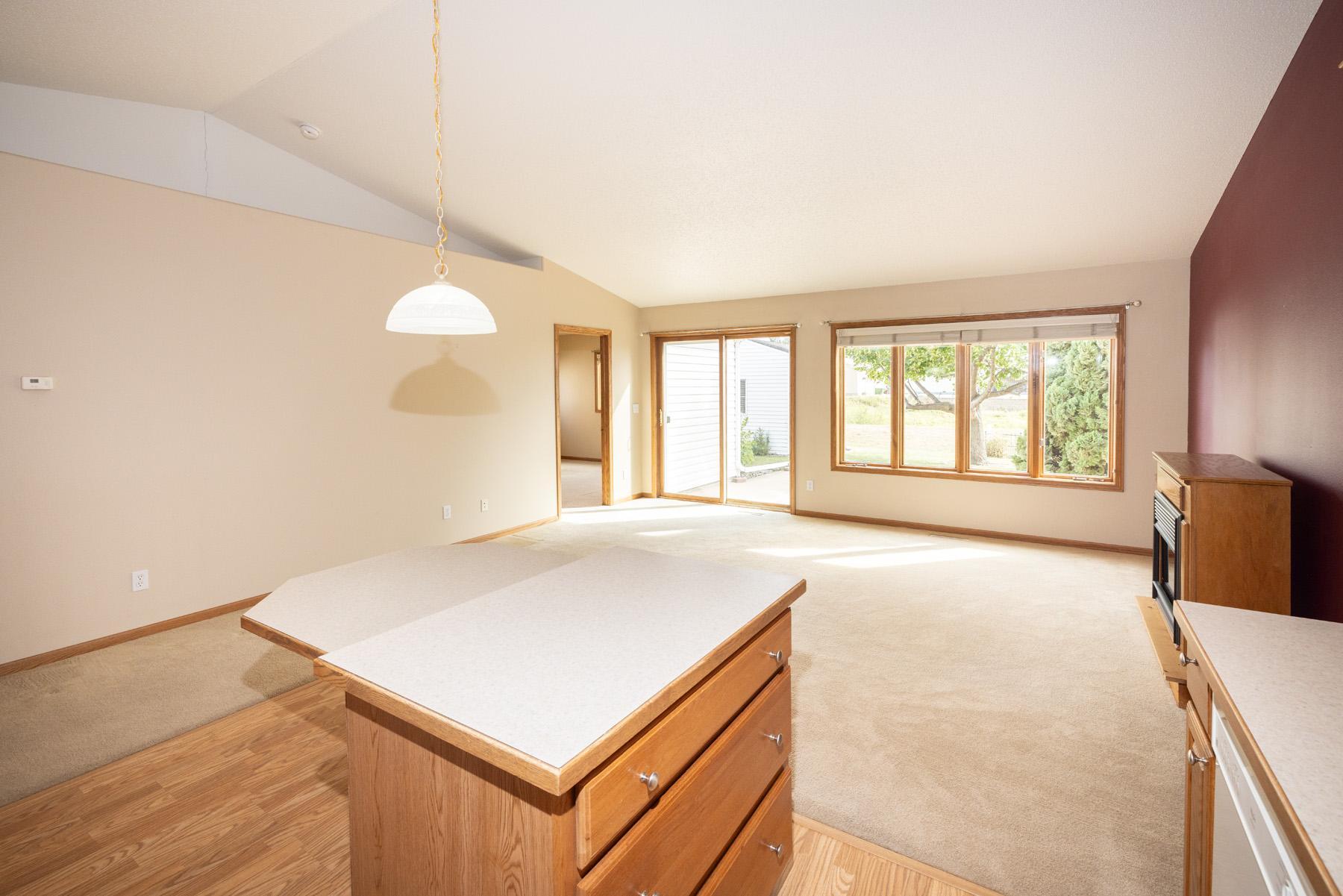 2003 townhouse for sale at 807 Morningside Drive in Casselton, ND — 2 bed, 2 bath (photo 10 of 33)