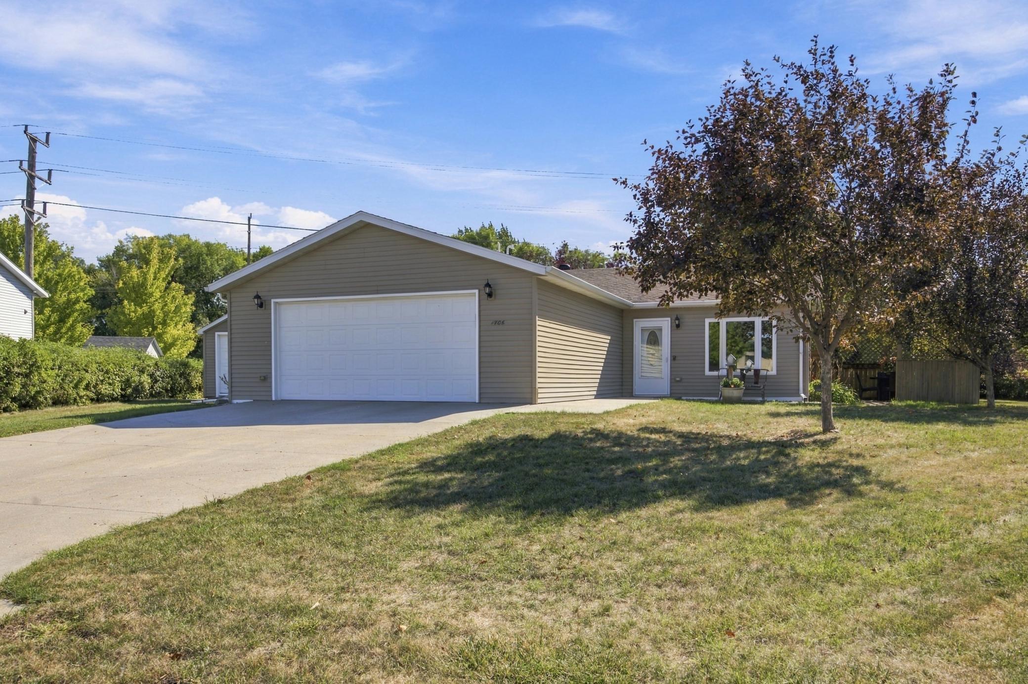 2007 single family home for sale at 1706 12th Street N in Wahpeton, ND — 3 bed, 2 bath