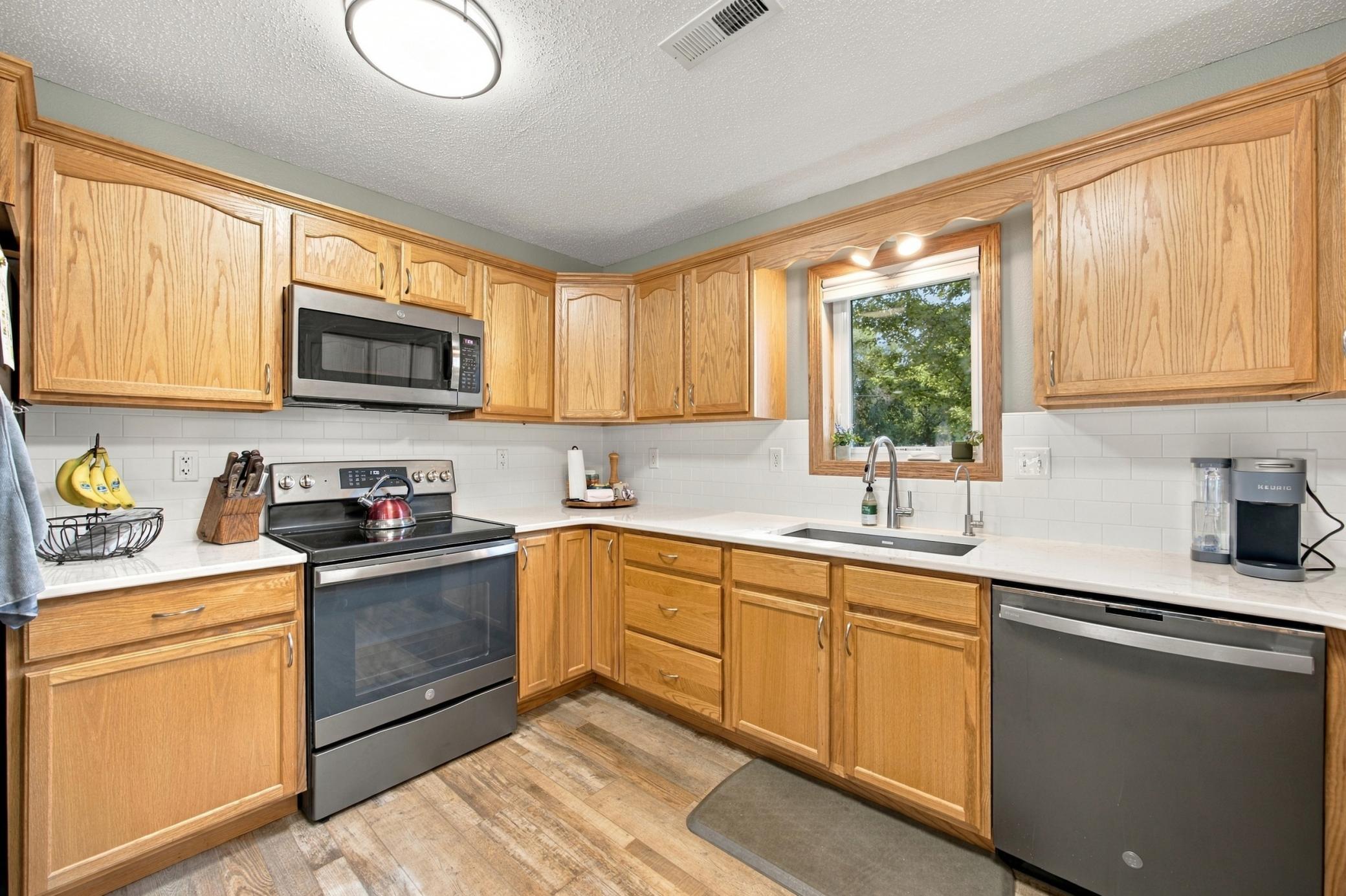 2007 single family home for sale at 1706 12th Street N in Wahpeton, ND — 3 bed, 2 bath (photo 12 of 36)