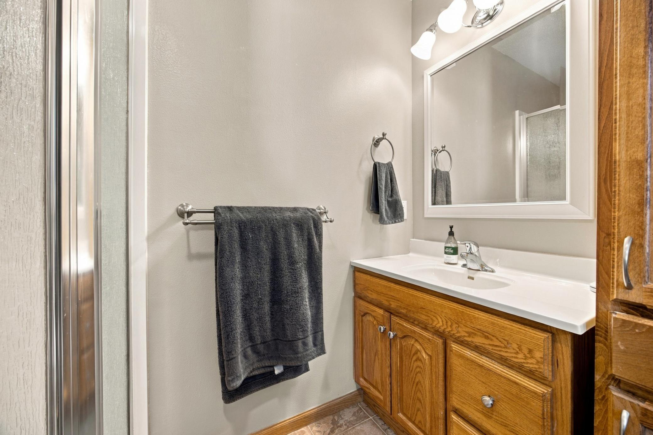 2007 single family home for sale at 1706 12th Street N in Wahpeton, ND — 3 bed, 2 bath (photo 16 of 36)