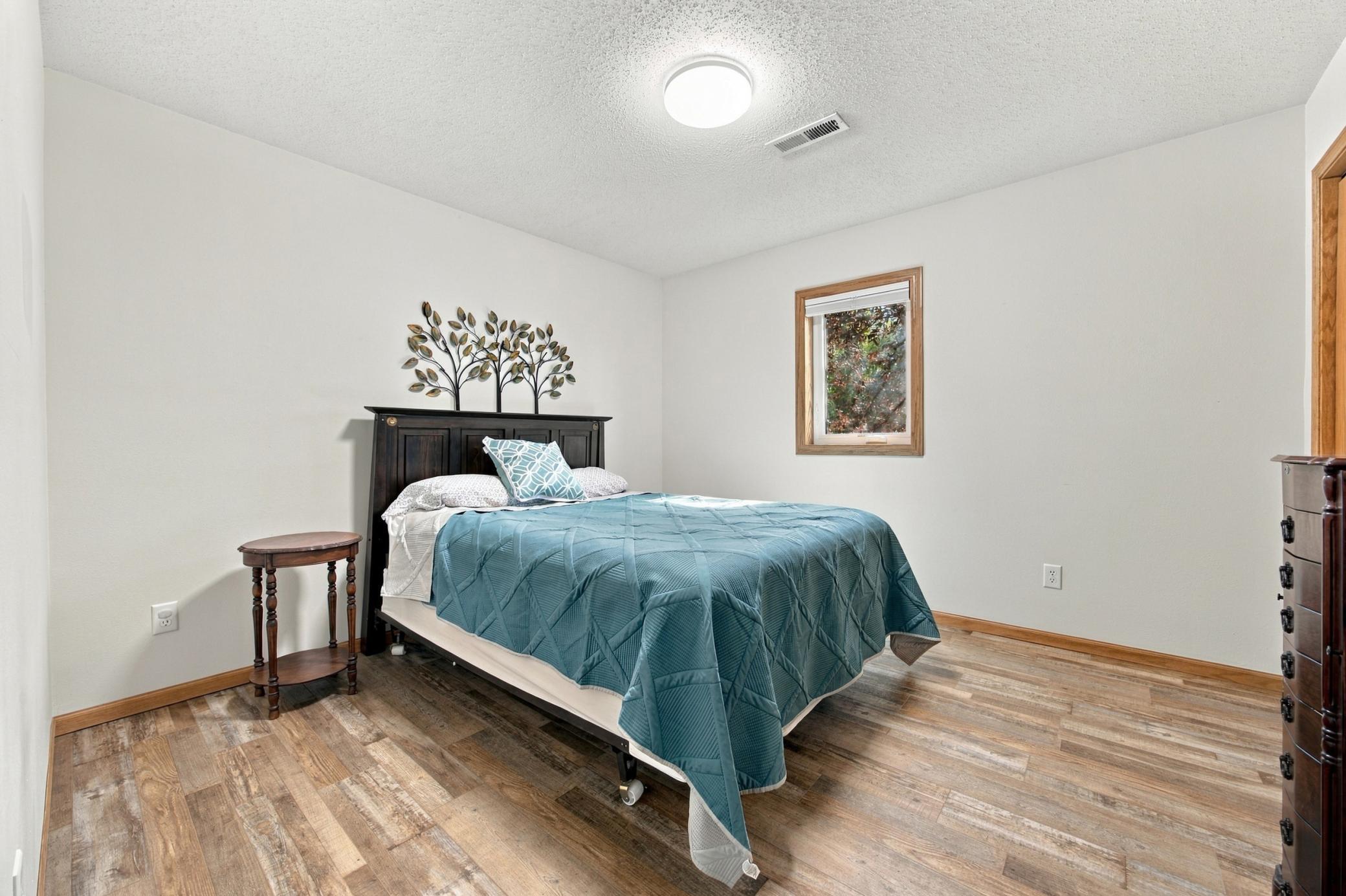 2007 single family home for sale at 1706 12th Street N in Wahpeton, ND — 3 bed, 2 bath (photo 17 of 36)