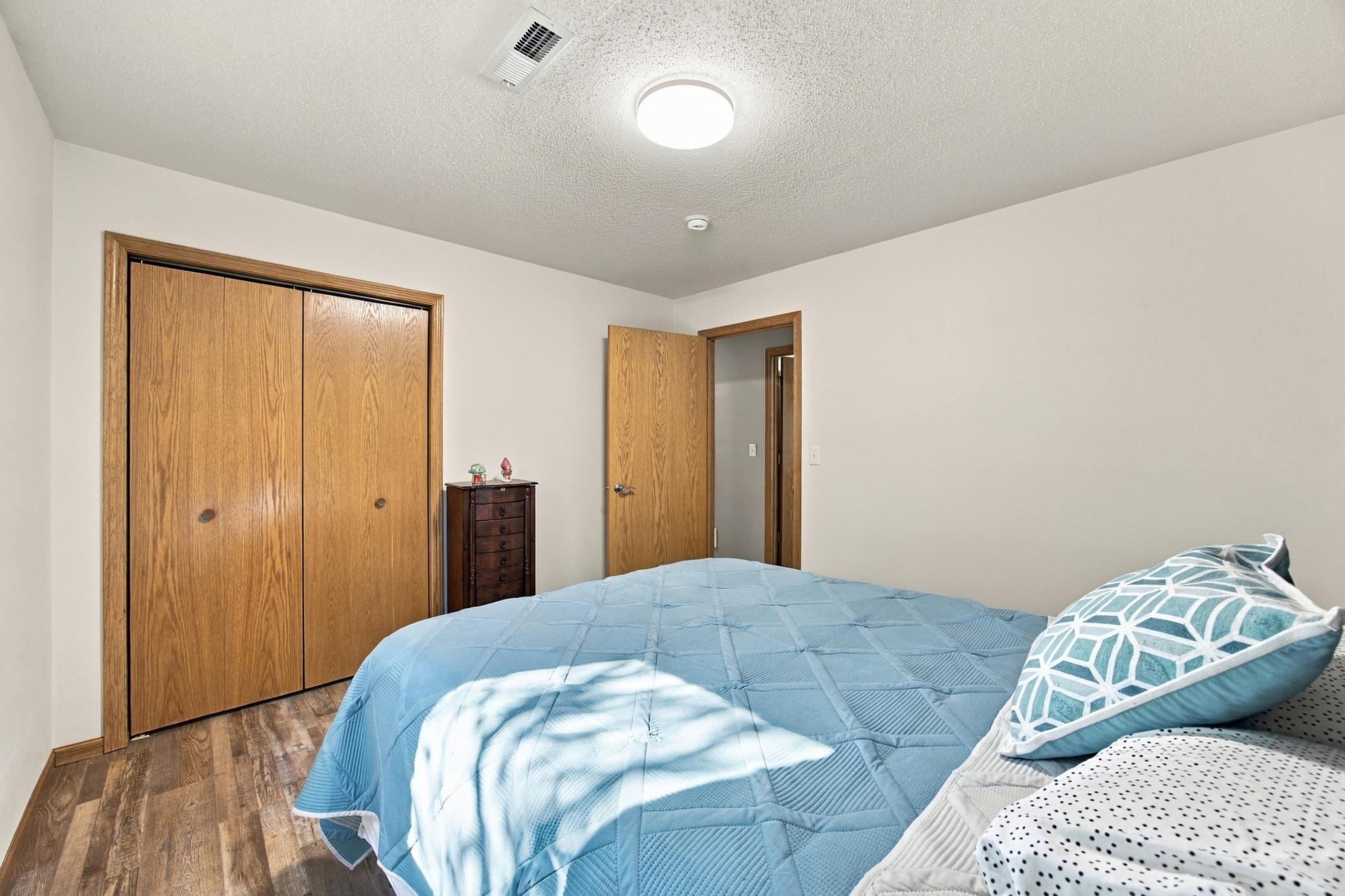 2007 single family home for sale at 1706 12th Street N in Wahpeton, ND — 3 bed, 2 bath (photo 18 of 36)