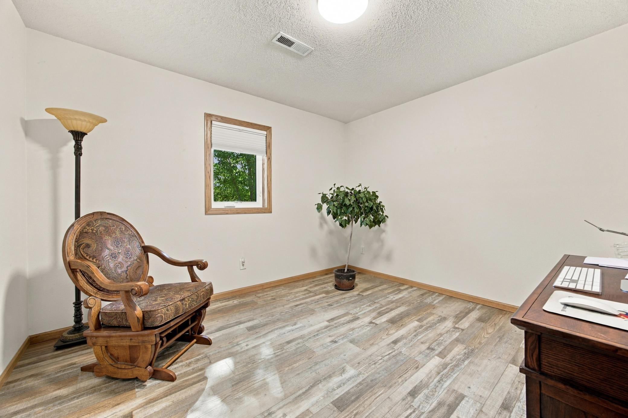 2007 single family home for sale at 1706 12th Street N in Wahpeton, ND — 3 bed, 2 bath (photo 19 of 36)