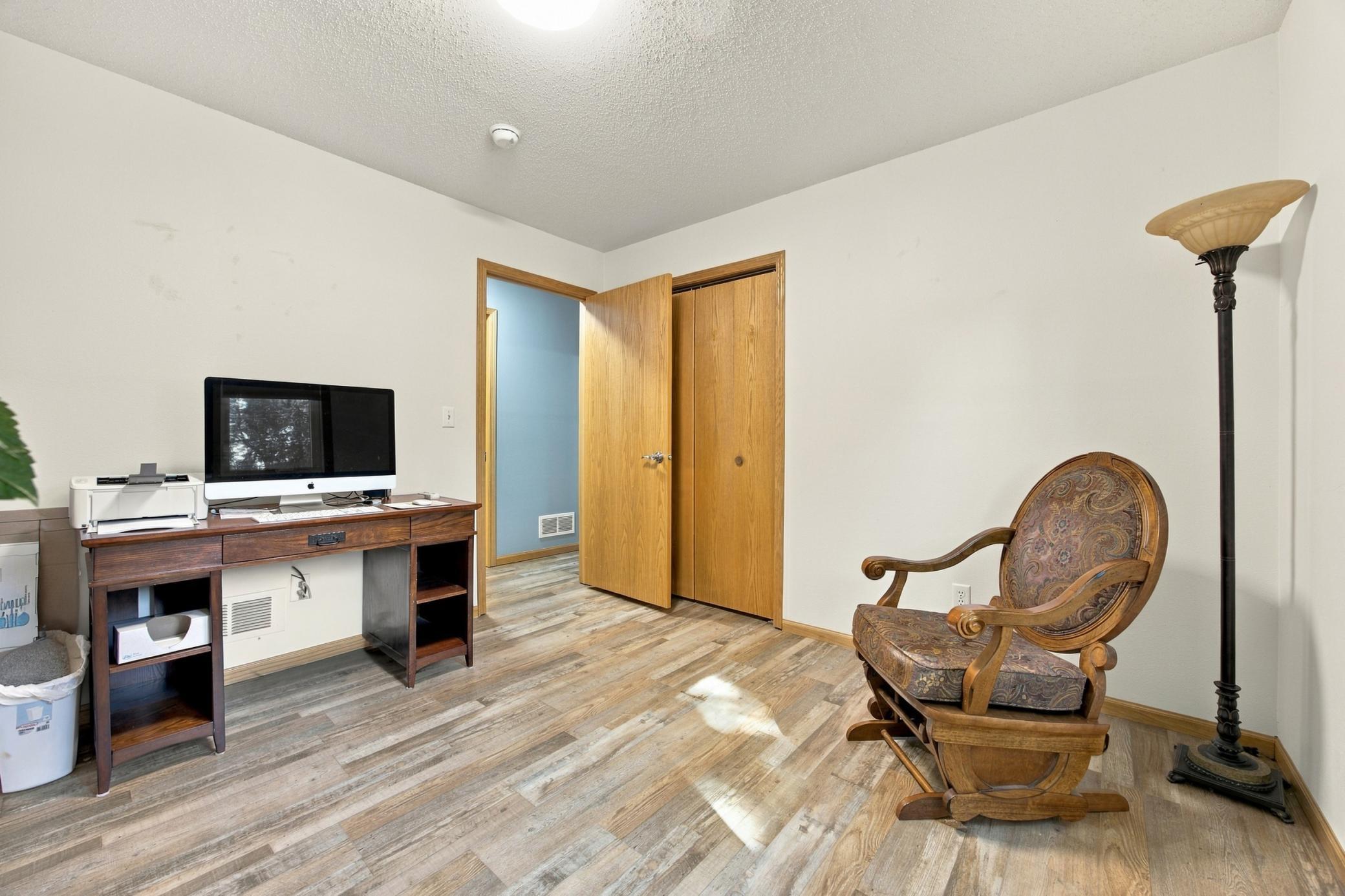 2007 single family home for sale at 1706 12th Street N in Wahpeton, ND — 3 bed, 2 bath (photo 20 of 36)