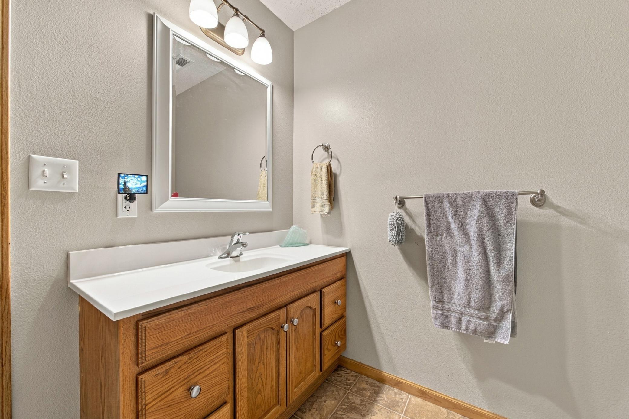 2007 single family home for sale at 1706 12th Street N in Wahpeton, ND — 3 bed, 2 bath (photo 21 of 36)