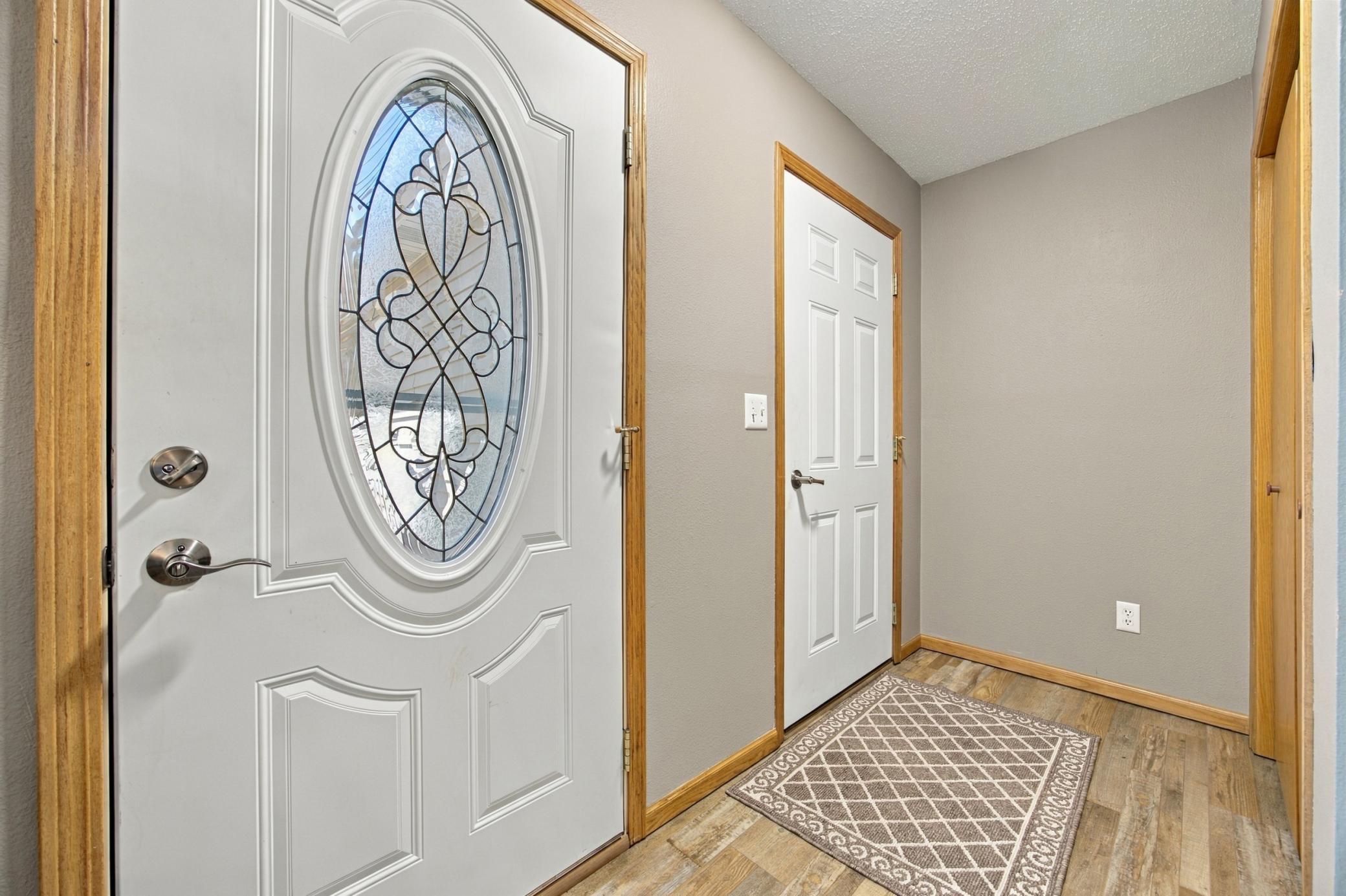 2007 single family home for sale at 1706 12th Street N in Wahpeton, ND — 3 bed, 2 bath (photo 4 of 36)