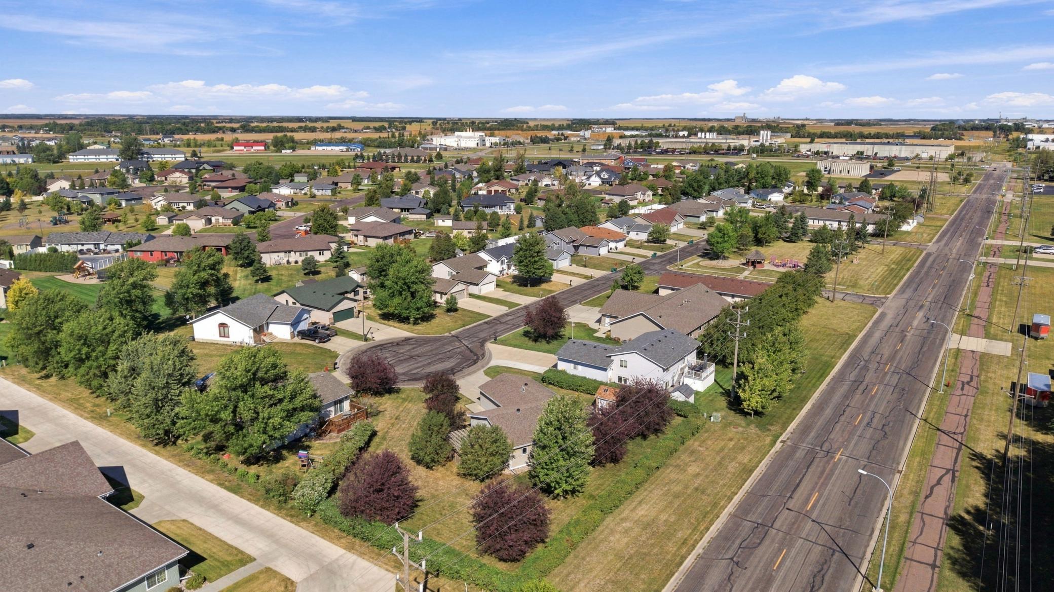 2007 single family home for sale at 1706 12th Street N in Wahpeton, ND — 3 bed, 2 bath (photo 33 of 36)