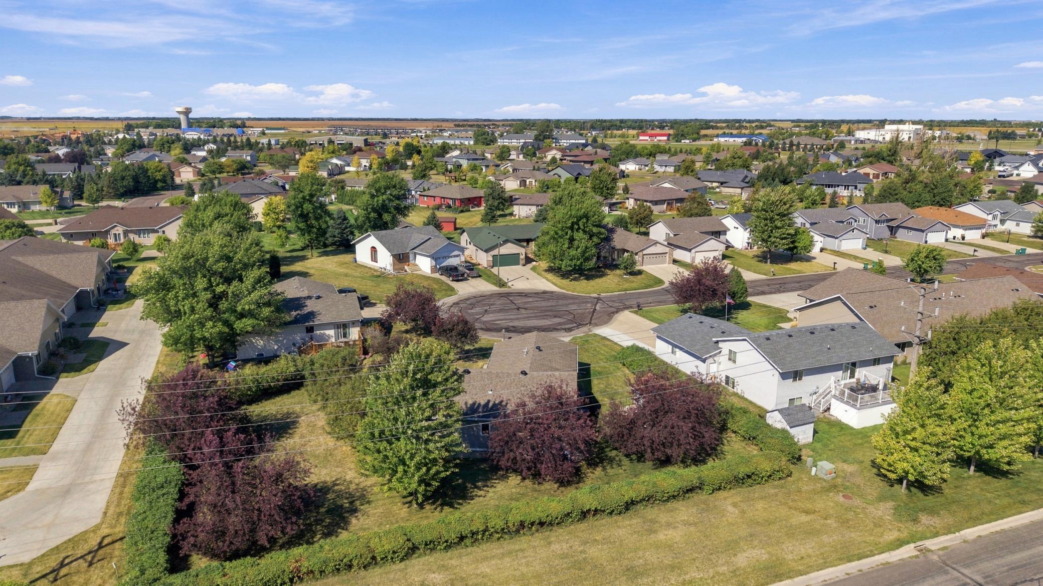 2007 single family home for sale at 1706 12th Street N in Wahpeton, ND — 3 bed, 2 bath (photo 34 of 36)