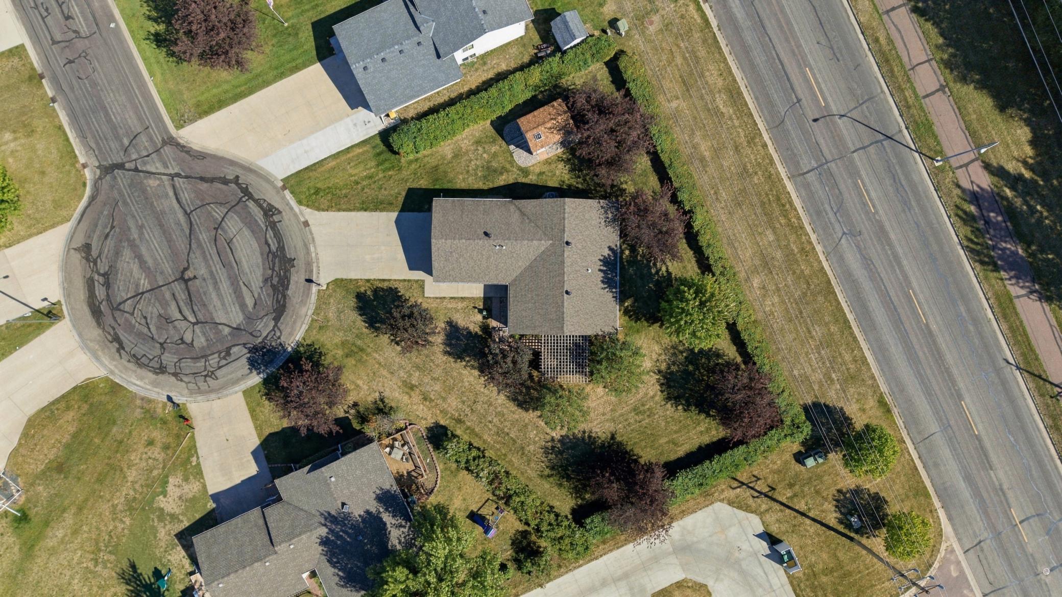 2007 single family home for sale at 1706 12th Street N in Wahpeton, ND — 3 bed, 2 bath (photo 35 of 36)