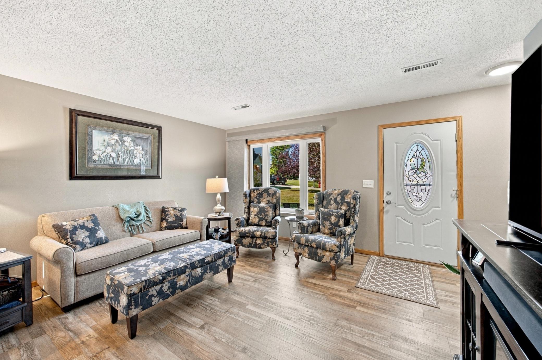 2007 single family home for sale at 1706 12th Street N in Wahpeton, ND — 3 bed, 2 bath (photo 6 of 36)