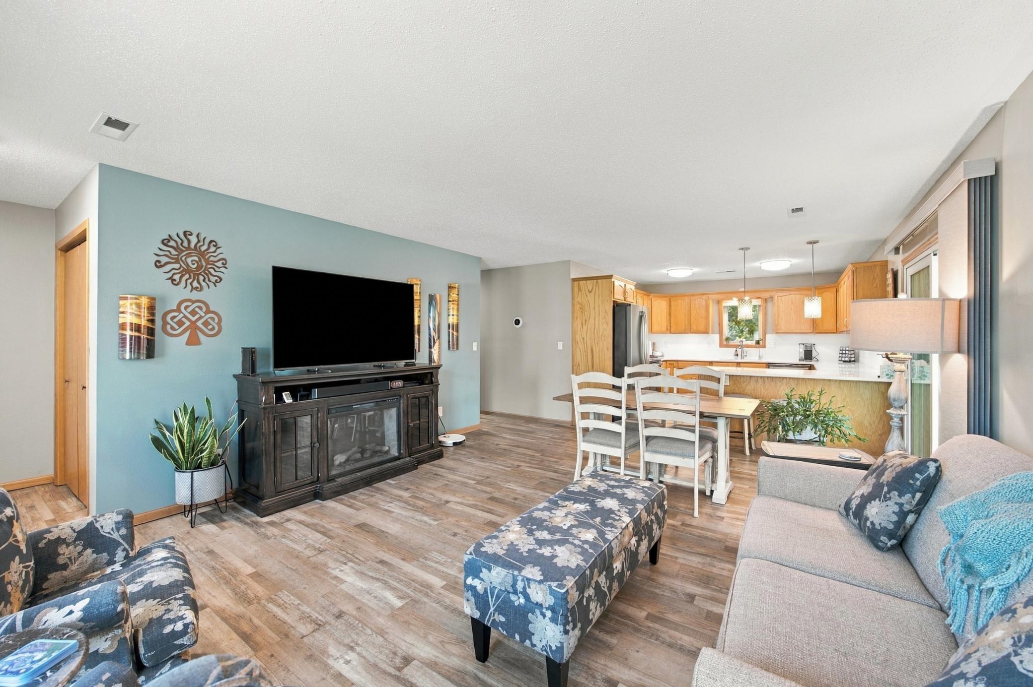 2007 single family home for sale at 1706 12th Street N in Wahpeton, ND — 3 bed, 2 bath (photo 7 of 36)
