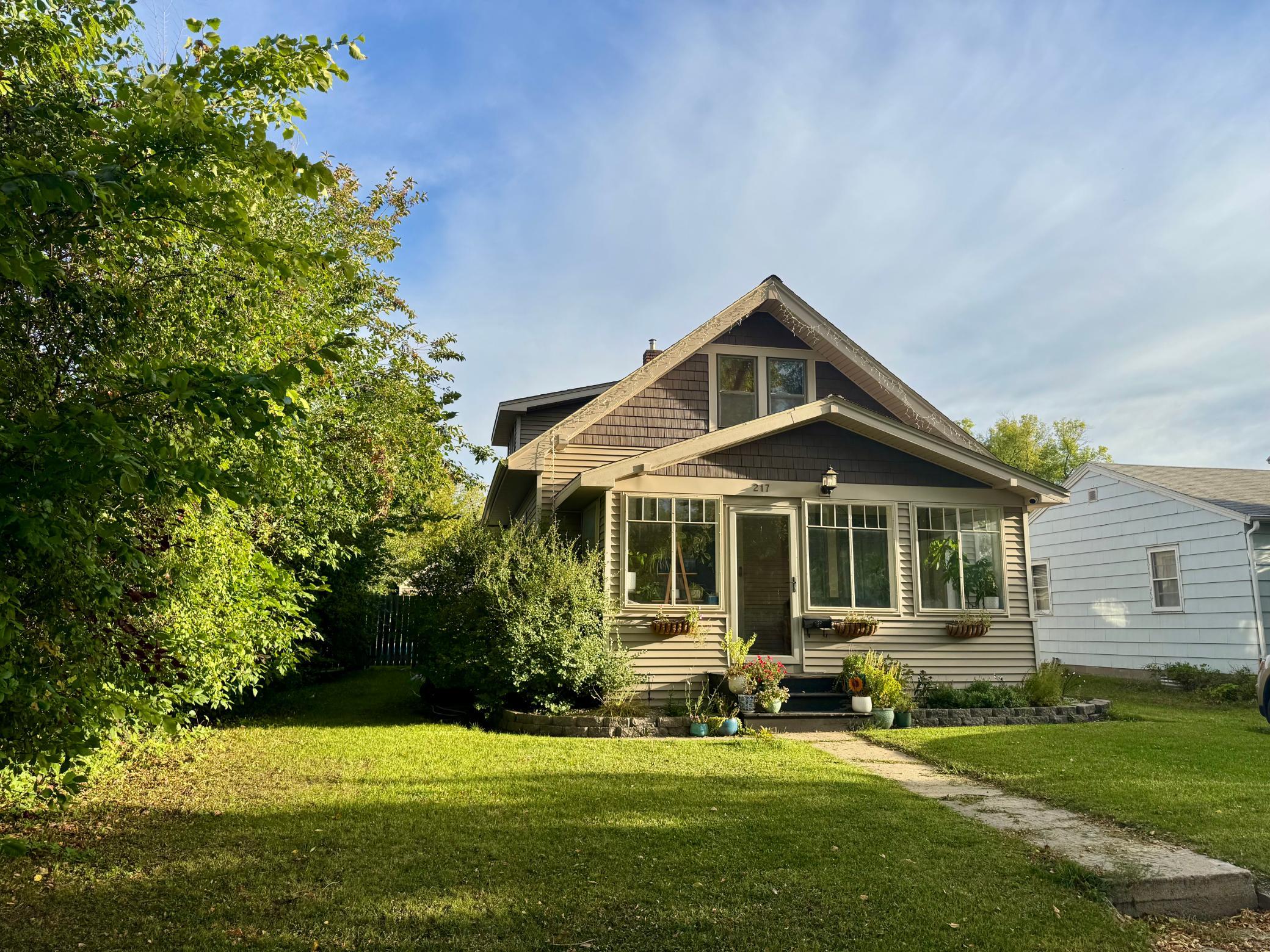 1914 single family home for sale at 217 3rd Avenue N in Crookston, MN — 3 bed, 2 bath