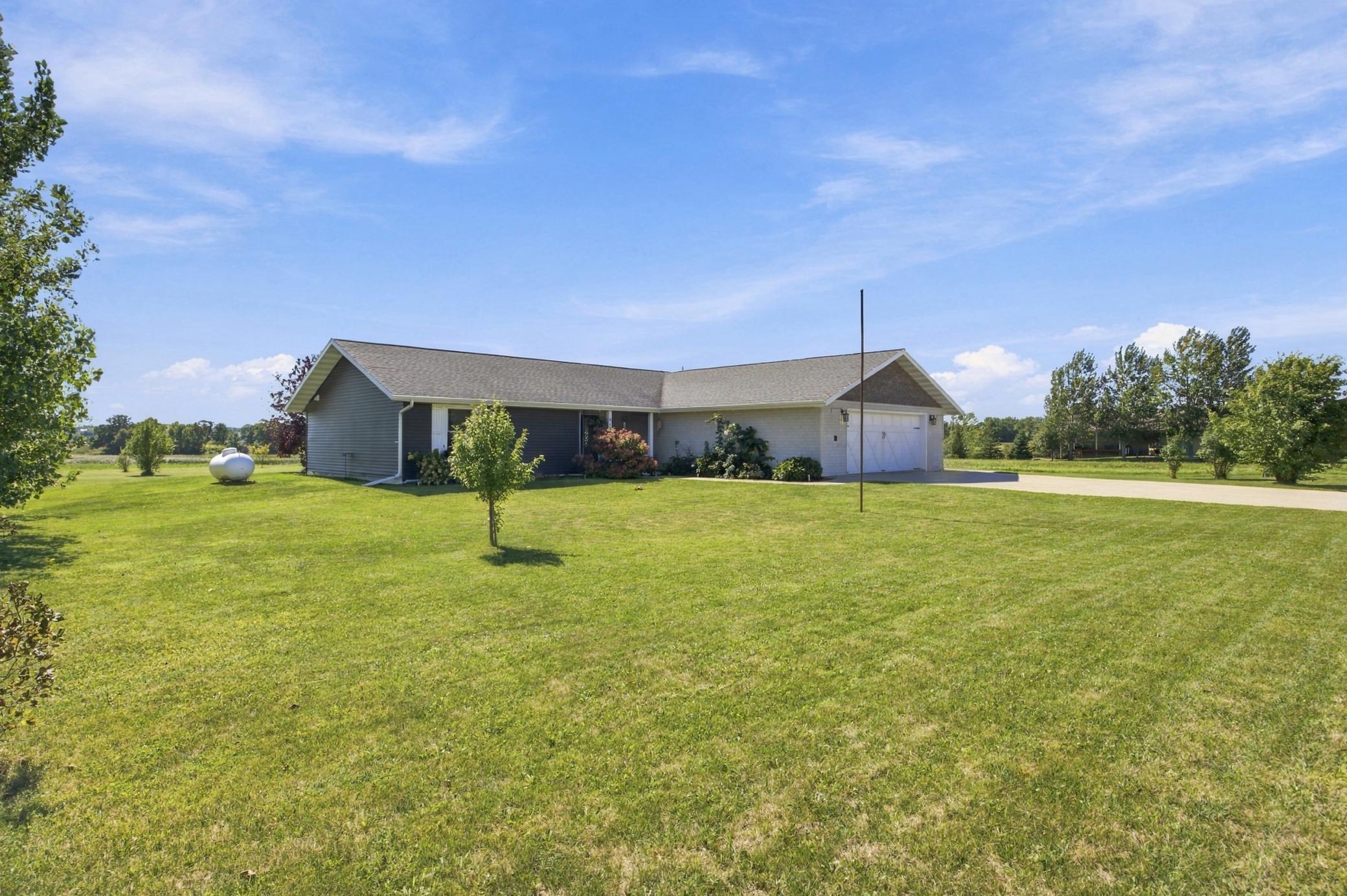 2015 single family home for sale at 143 Pheasant Street in Audubon, MN — 4 bed, 2 bath (photo 4 of 35)