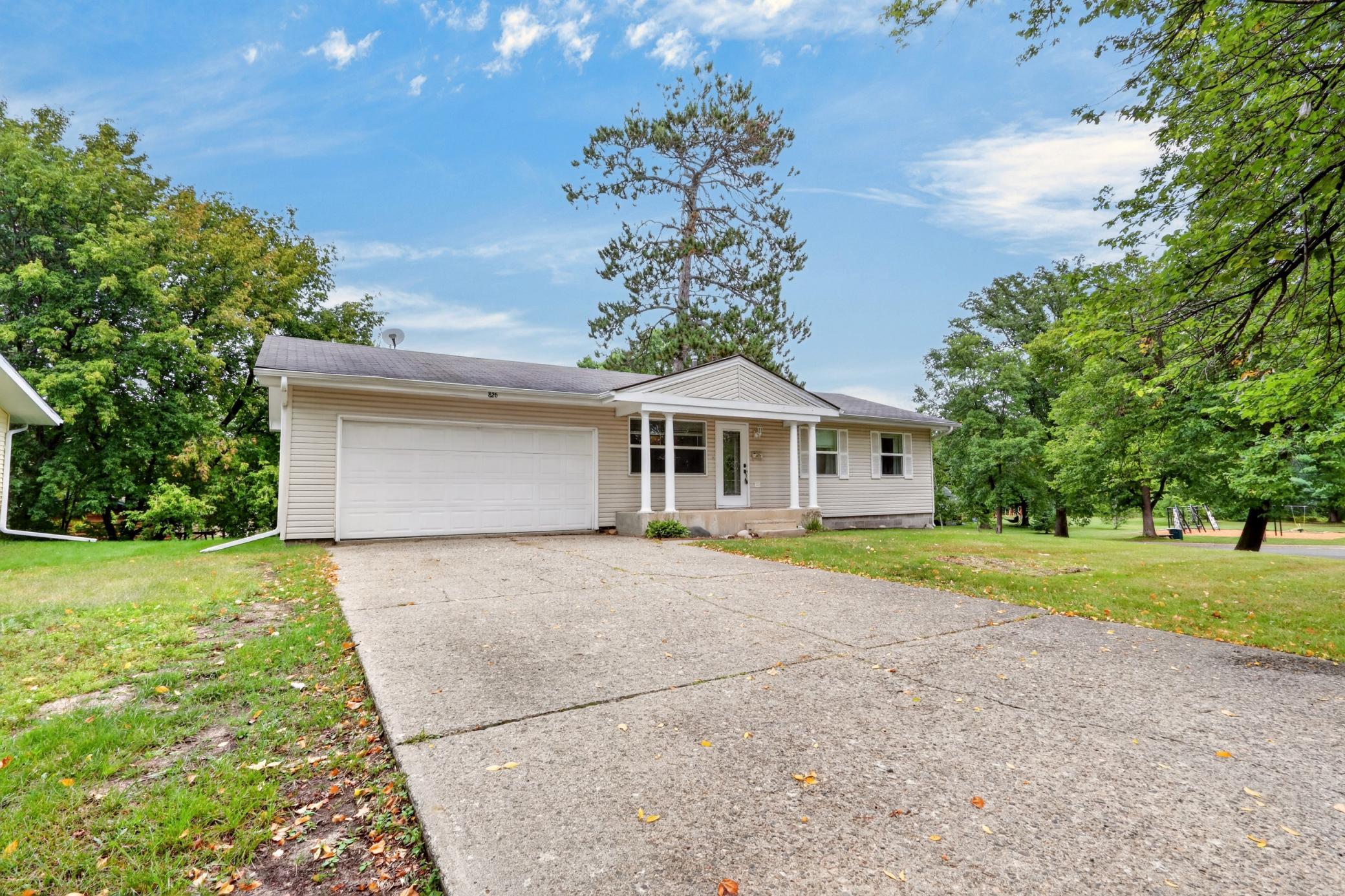 1974 single family home for sale at 826 Willow Lane in Grand Rapids, MN — 3 bed, 2 bath (photo 3 of 55)