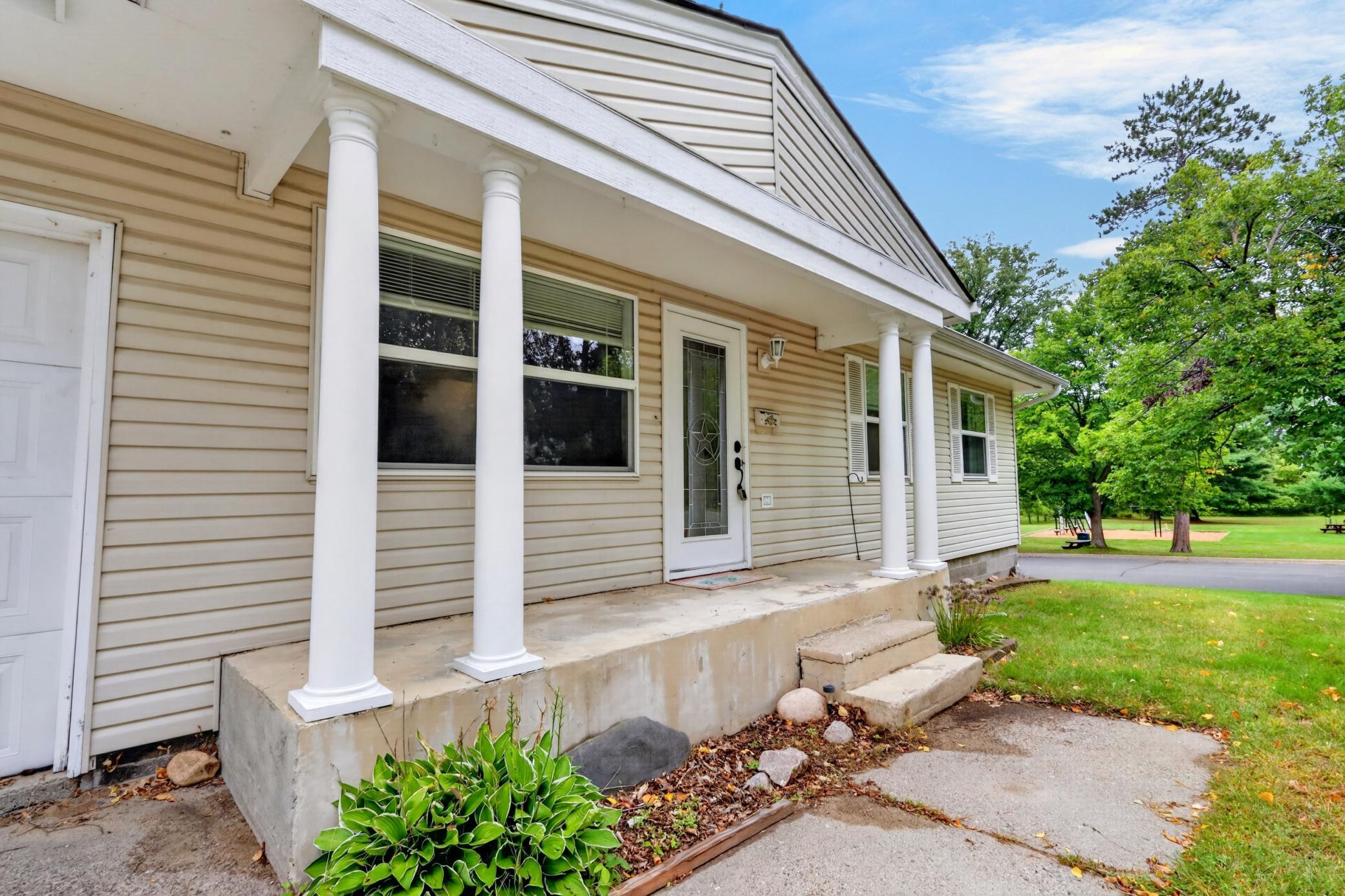 1974 single family home for sale at 826 Willow Lane in Grand Rapids, MN — 3 bed, 2 bath (photo 39 of 55)
