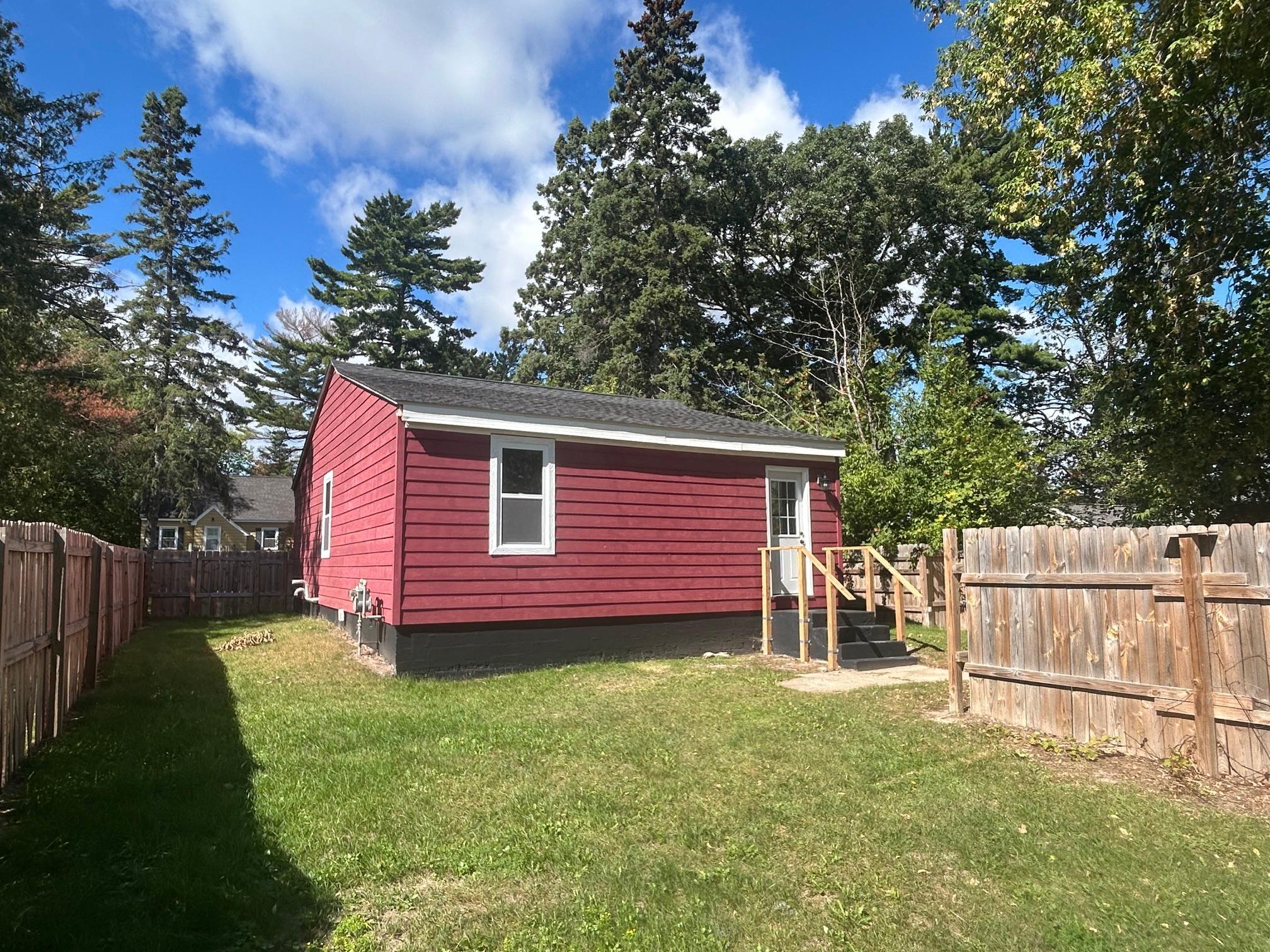 1940 single family home for sale at 822 NW 7th Avenue in Grand Rapids, MN — 2 bed, 1 bath (photo 2 of 13)