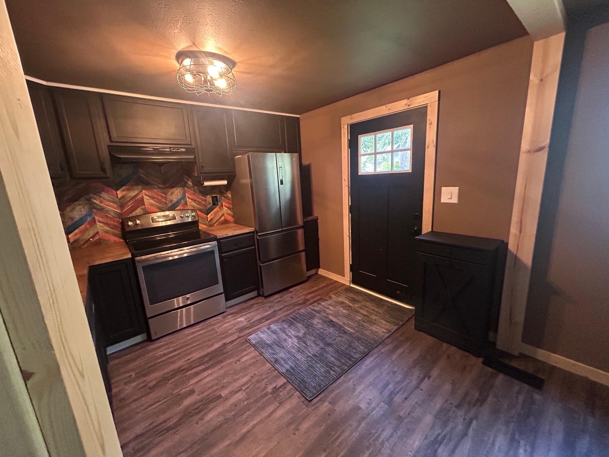 1940 single family home for sale at 822 NW 7th Avenue in Grand Rapids, MN — 2 bed, 1 bath (photo 6 of 13)