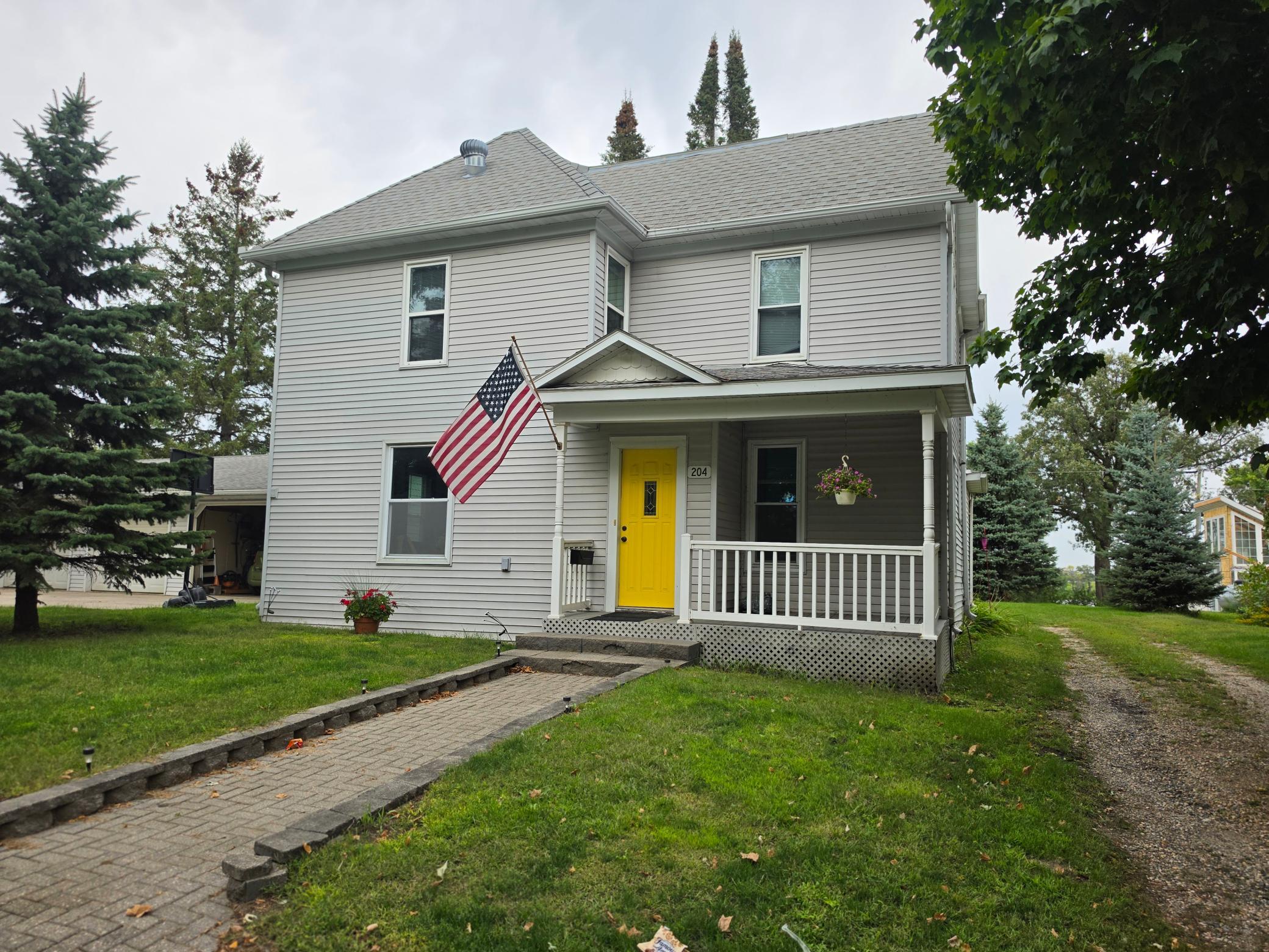 1895 single family home for sale at 204 Woodland Avenue W in Underwood, MN — 4 bed, 2 bath (photo 5 of 35)