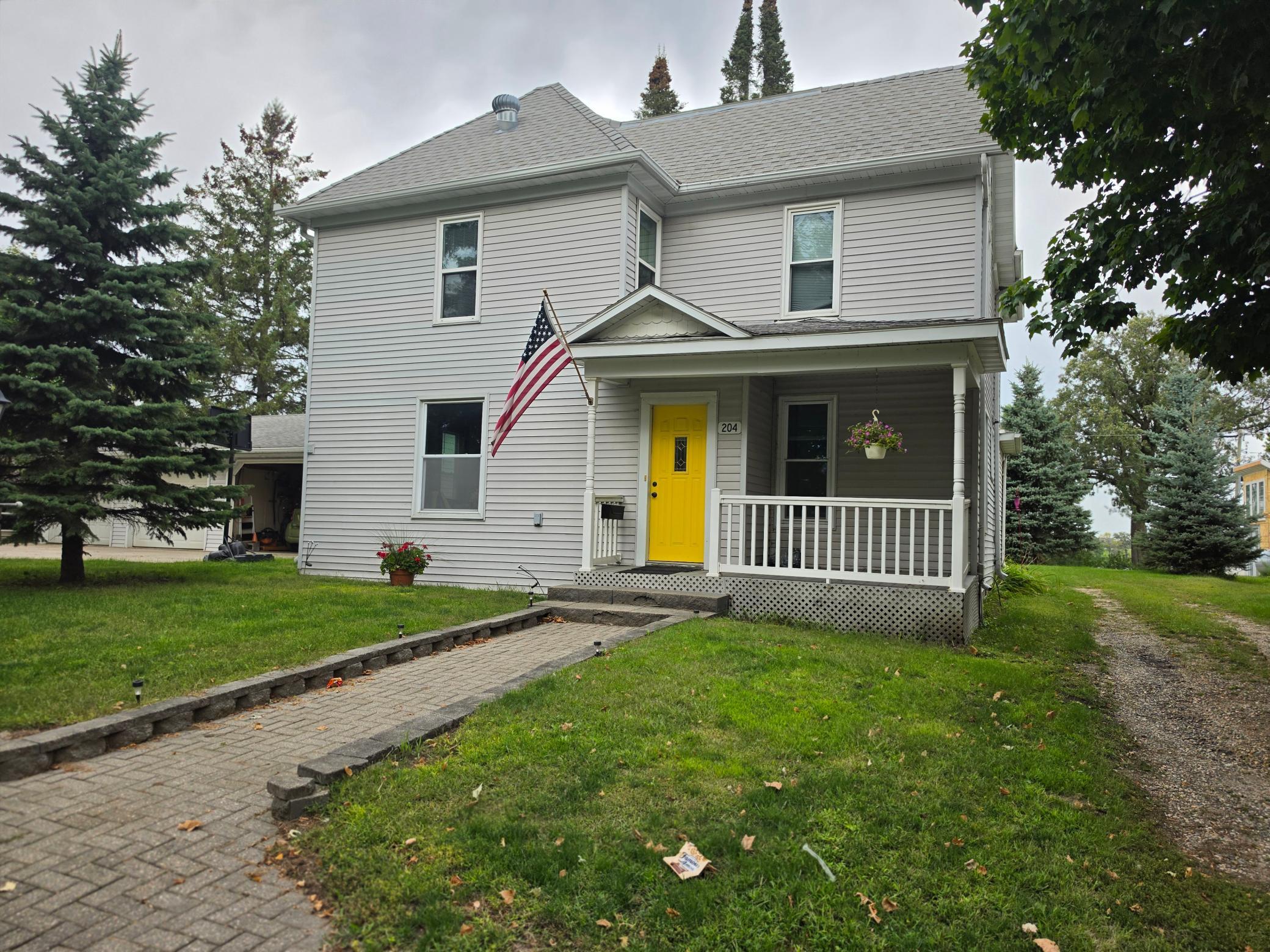 1895 single family home for sale at 204 Woodland Avenue W in Underwood, MN — 4 bed, 2 bath (photo 6 of 35)