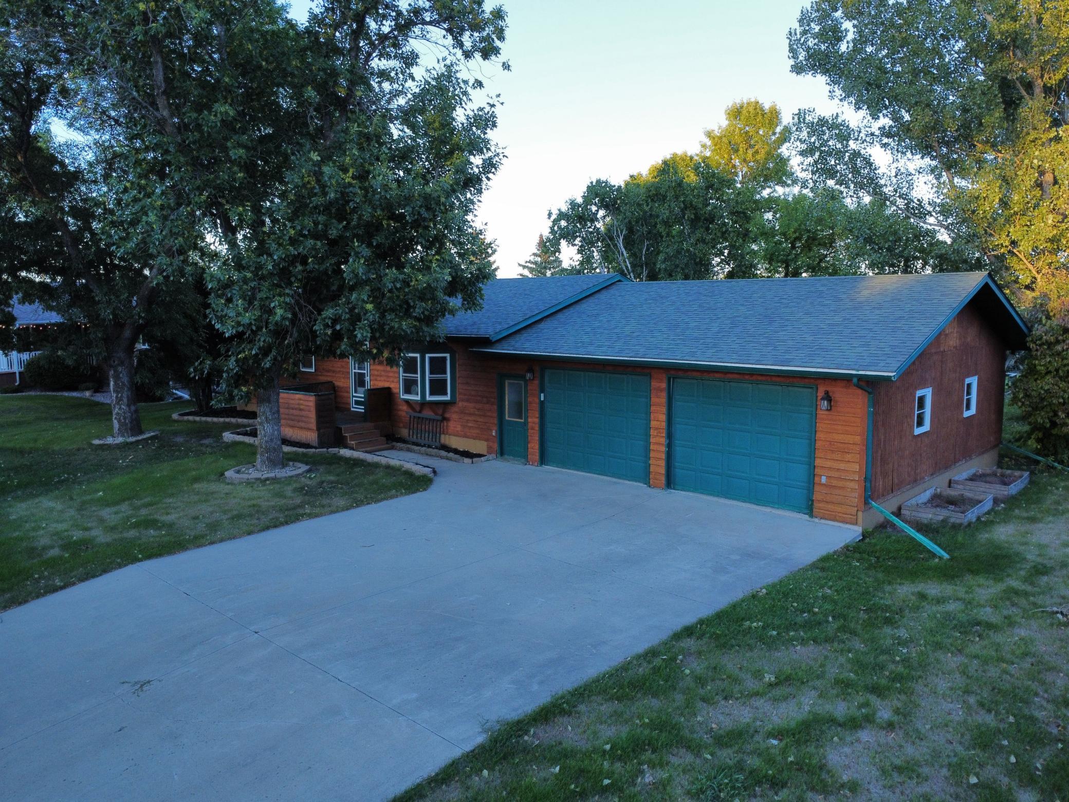 1968 single family home for sale at 504 E Franklin Avenue in Kennedy, MN — 3 bed, 2 bath (photo 18 of 24)