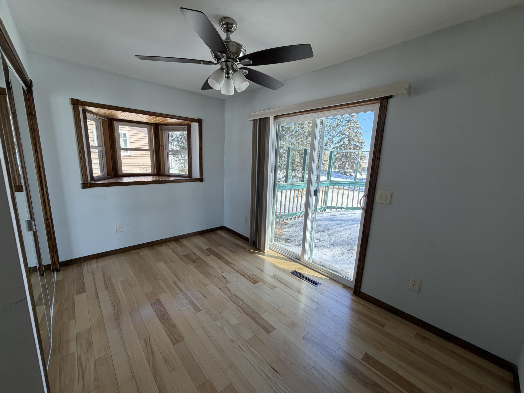 1968 single family home for sale at 504 E Franklin Avenue in Kennedy, MN — 3 bed, 2 bath (photo 5 of 24)