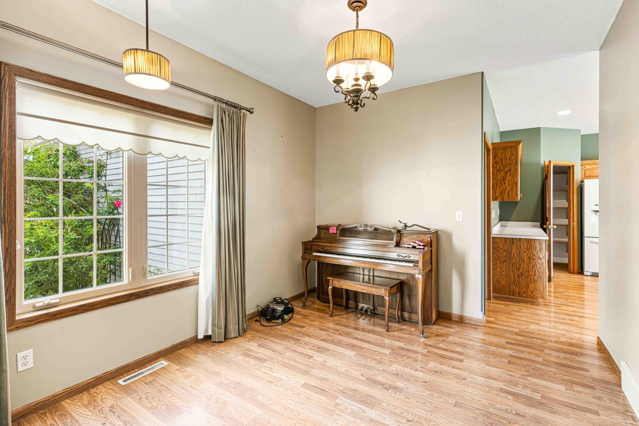 1999 single family home for sale at 1928 33rd Street S in Moorhead, MN — 5 bed, 3 bath (photo 14 of 46)
