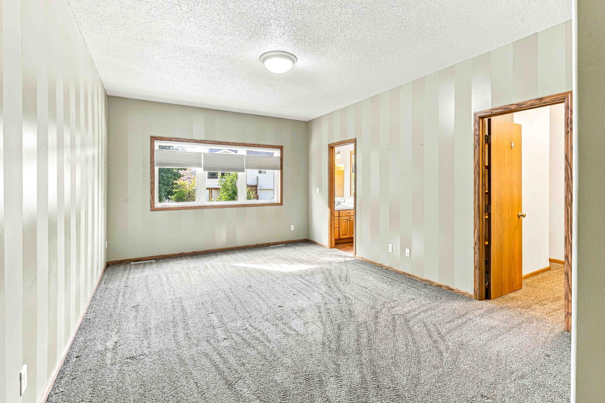 1999 single family home for sale at 1928 33rd Street S in Moorhead, MN — 5 bed, 3 bath (photo 18 of 46)