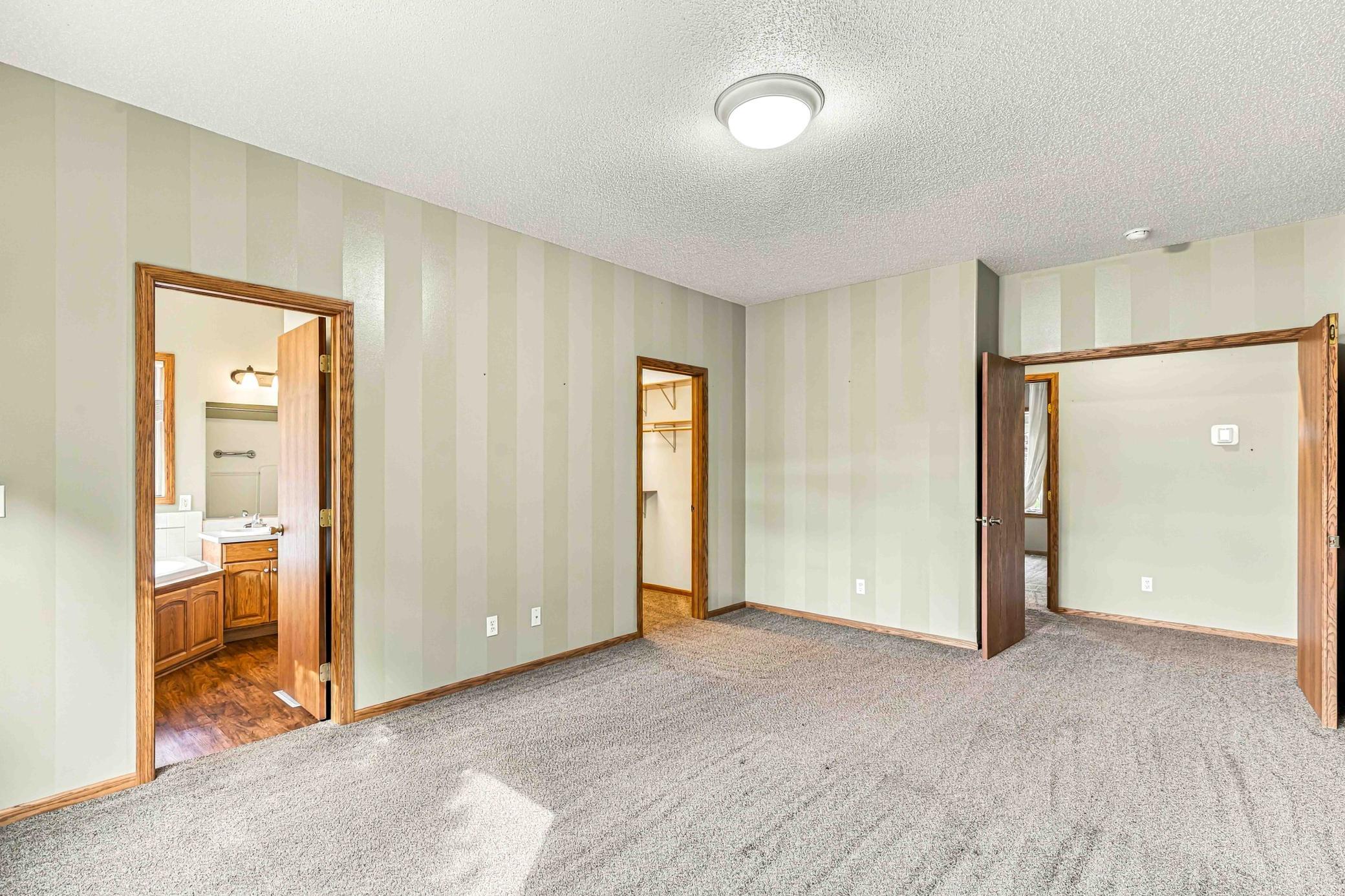 1999 single family home for sale at 1928 33rd Street S in Moorhead, MN — 5 bed, 3 bath (photo 19 of 46)