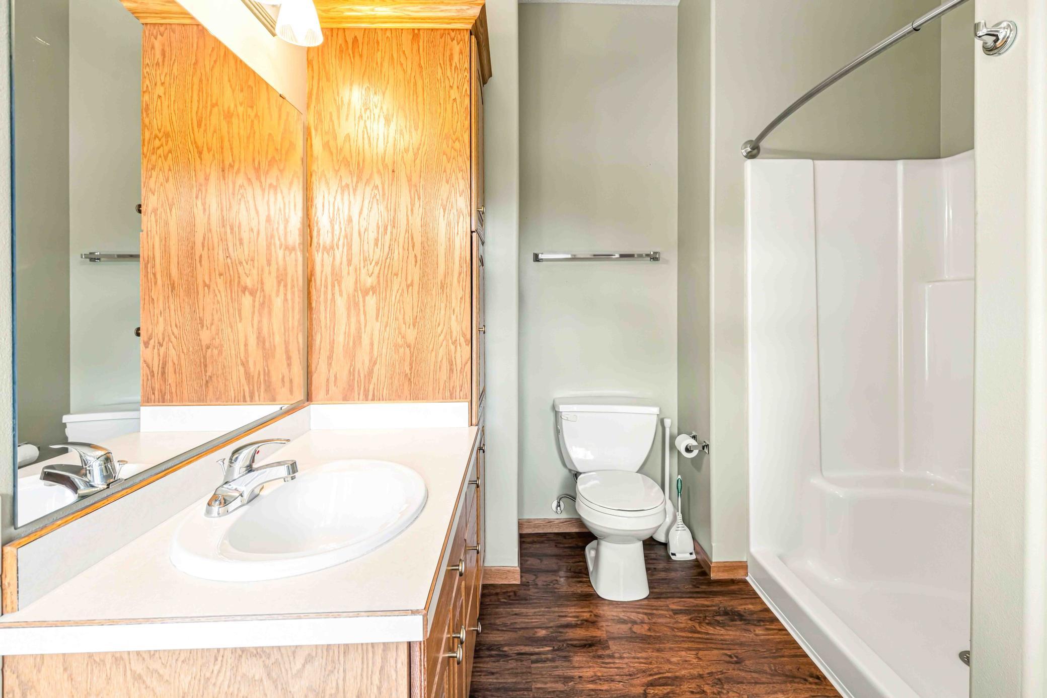 1999 single family home for sale at 1928 33rd Street S in Moorhead, MN — 5 bed, 3 bath (photo 22 of 46)