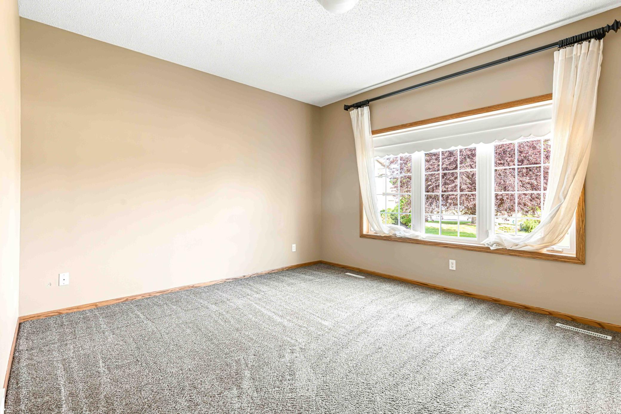 1999 single family home for sale at 1928 33rd Street S in Moorhead, MN — 5 bed, 3 bath (photo 25 of 46)