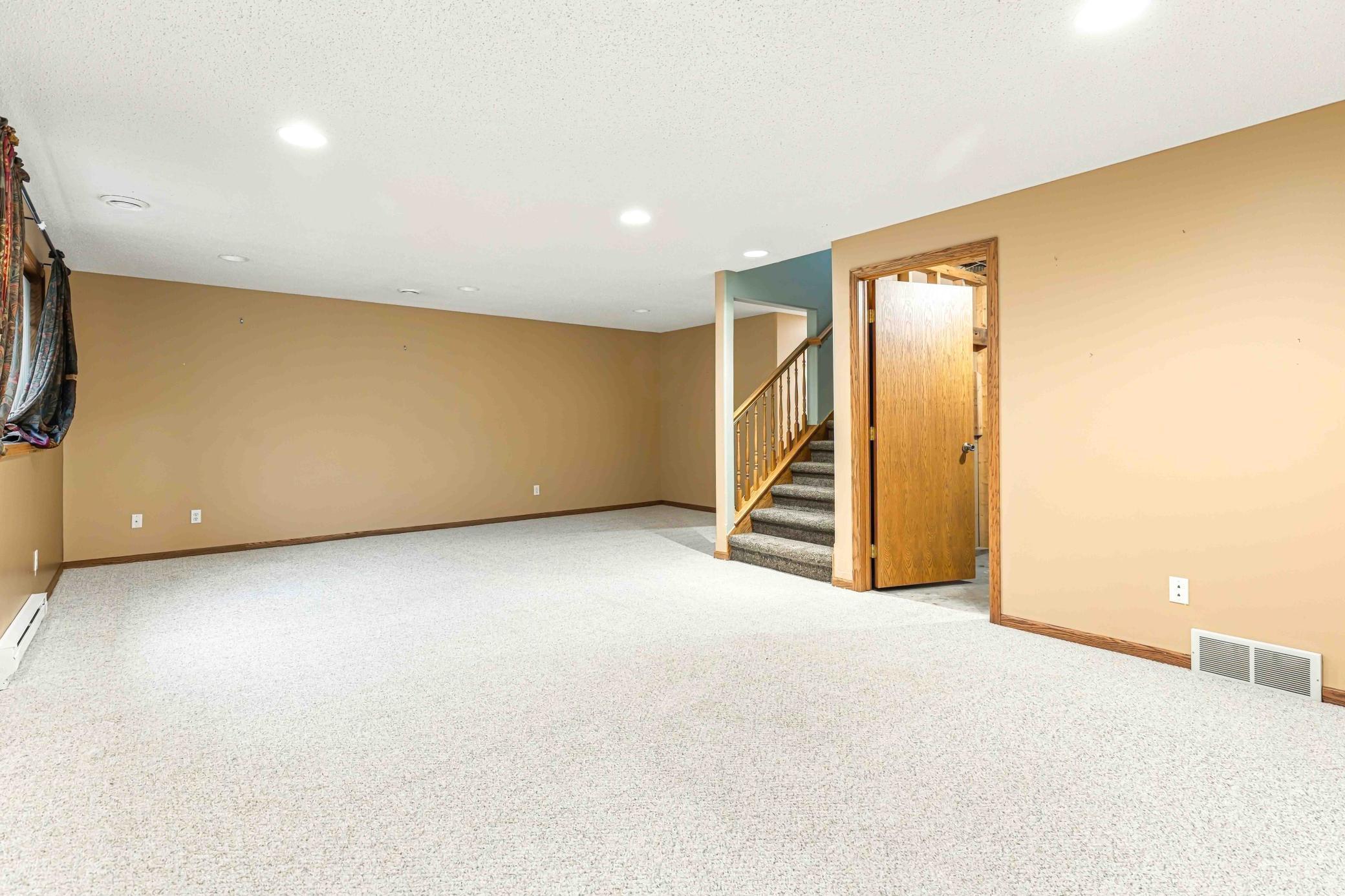 1999 single family home for sale at 1928 33rd Street S in Moorhead, MN — 5 bed, 3 bath (photo 28 of 46)