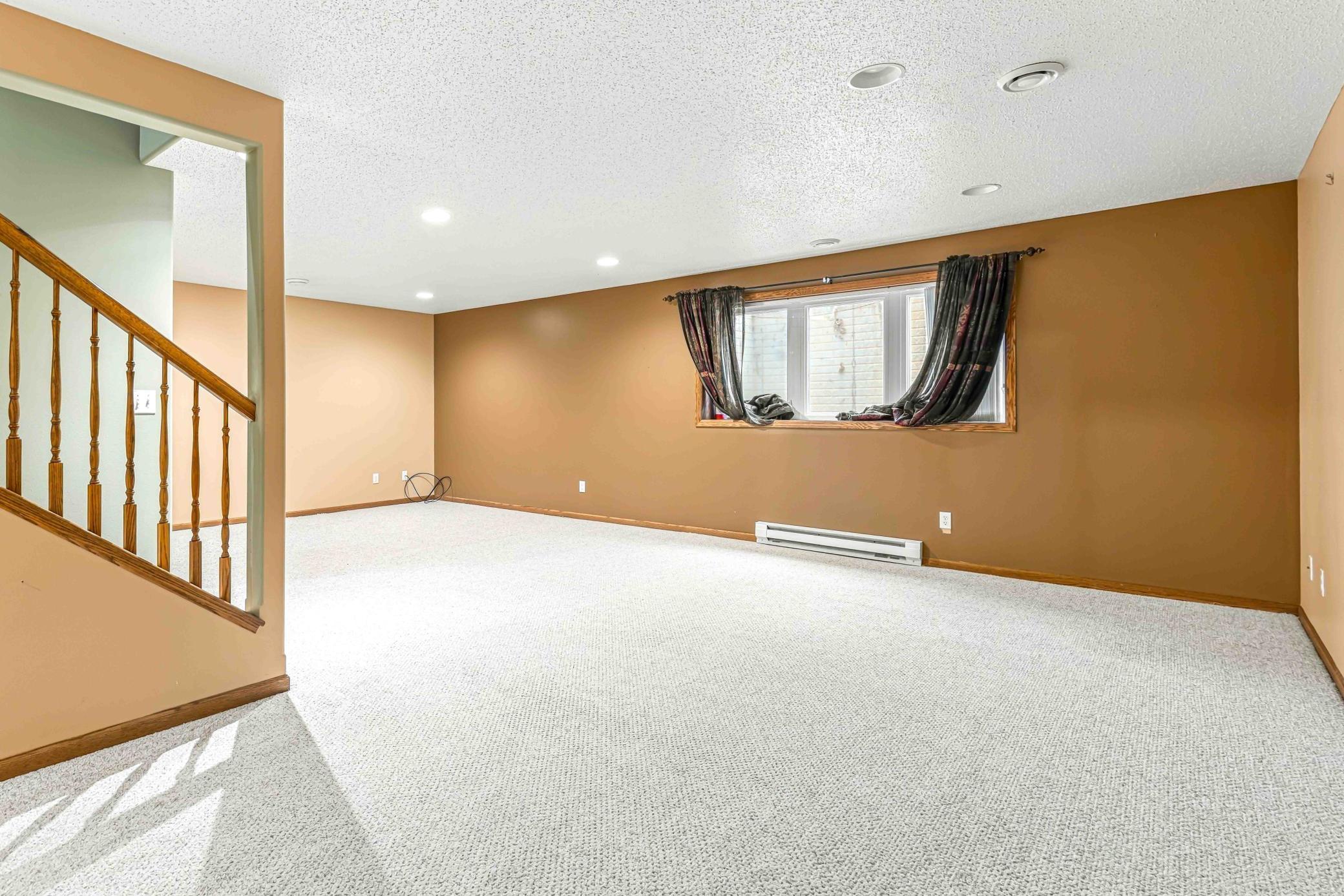 1999 single family home for sale at 1928 33rd Street S in Moorhead, MN — 5 bed, 3 bath (photo 30 of 46)