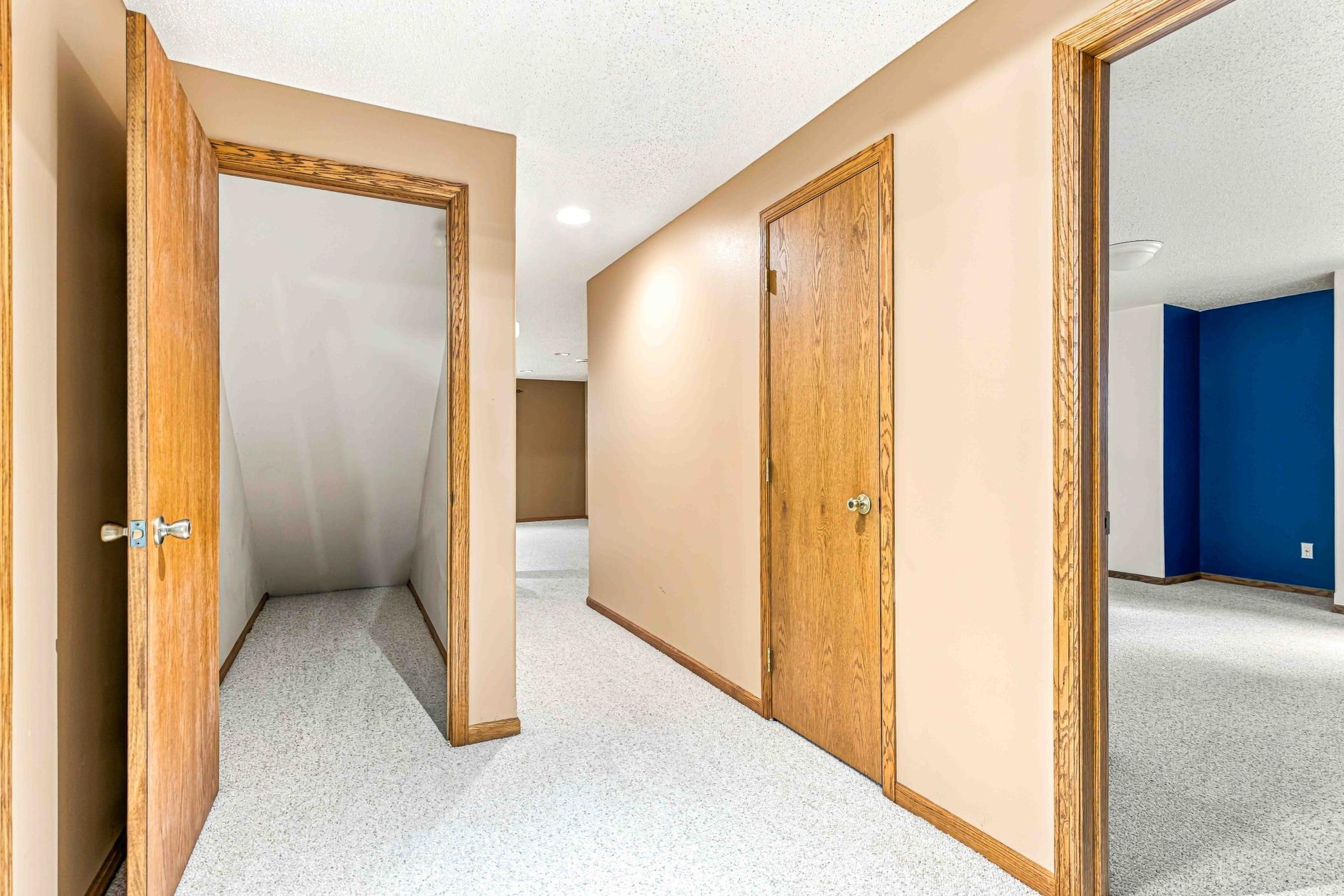 1999 single family home for sale at 1928 33rd Street S in Moorhead, MN — 5 bed, 3 bath (photo 32 of 46)