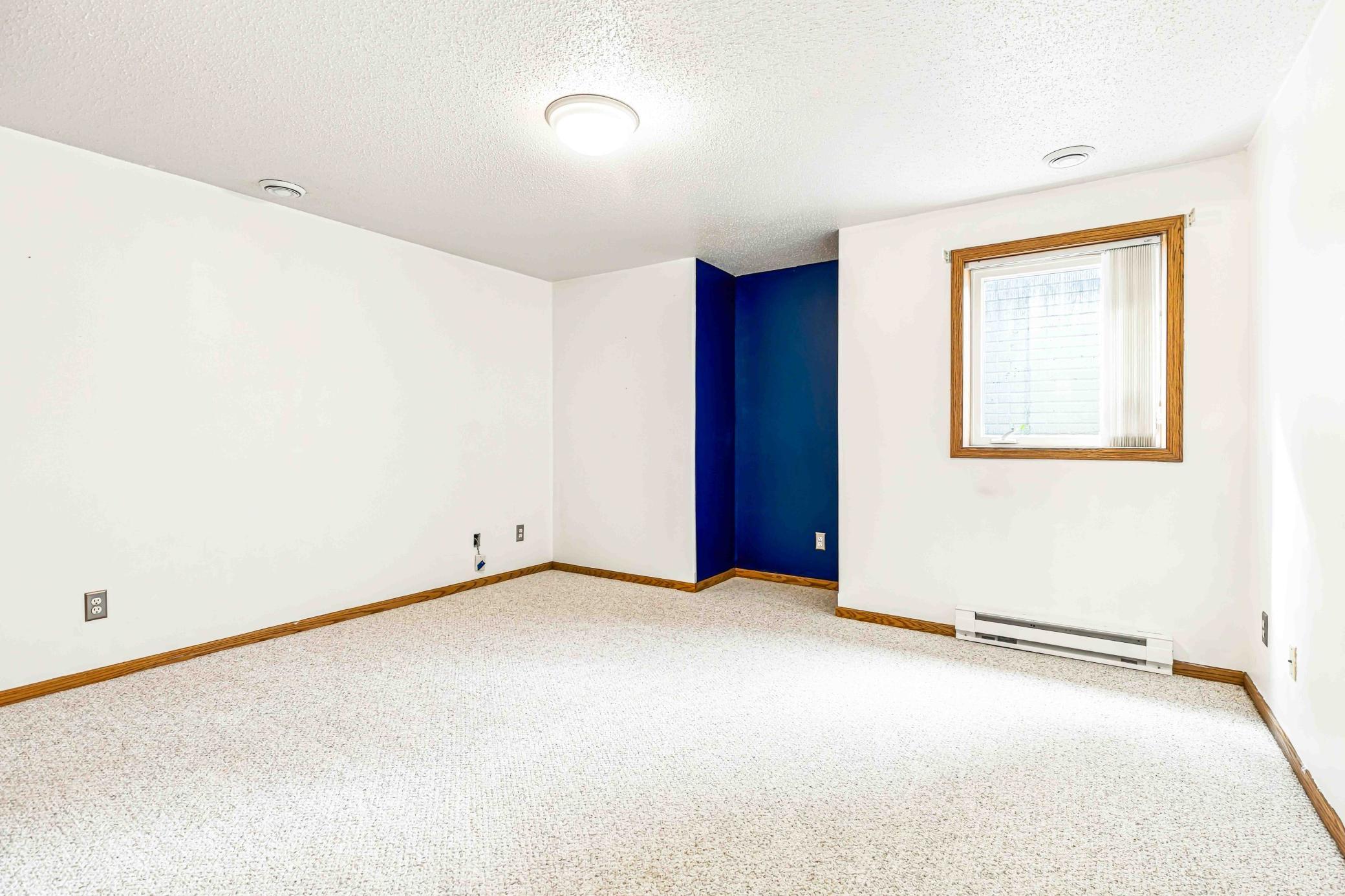 1999 single family home for sale at 1928 33rd Street S in Moorhead, MN — 5 bed, 3 bath (photo 33 of 46)
