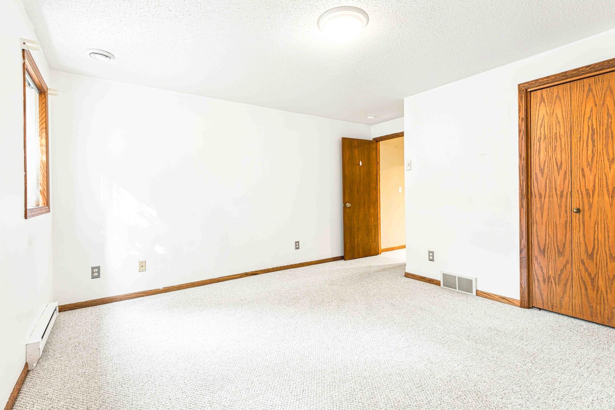 1999 single family home for sale at 1928 33rd Street S in Moorhead, MN — 5 bed, 3 bath (photo 34 of 46)