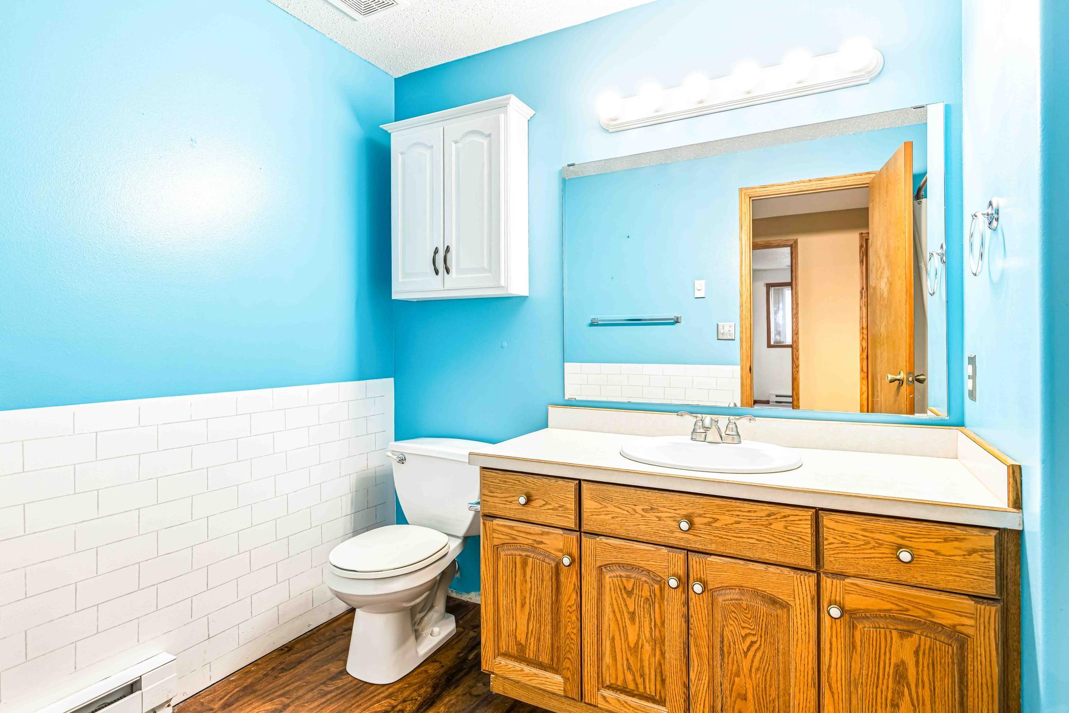 1999 single family home for sale at 1928 33rd Street S in Moorhead, MN — 5 bed, 3 bath (photo 35 of 46)