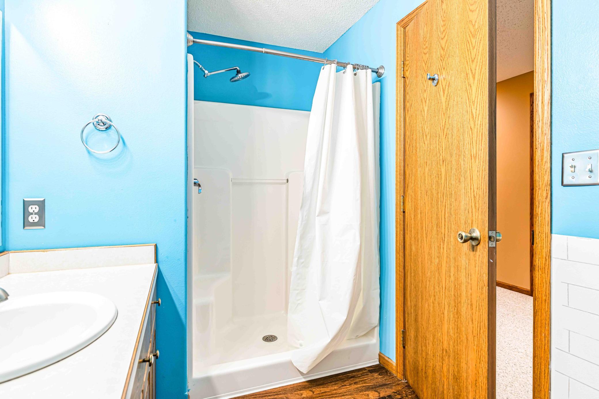 1999 single family home for sale at 1928 33rd Street S in Moorhead, MN — 5 bed, 3 bath (photo 36 of 46)