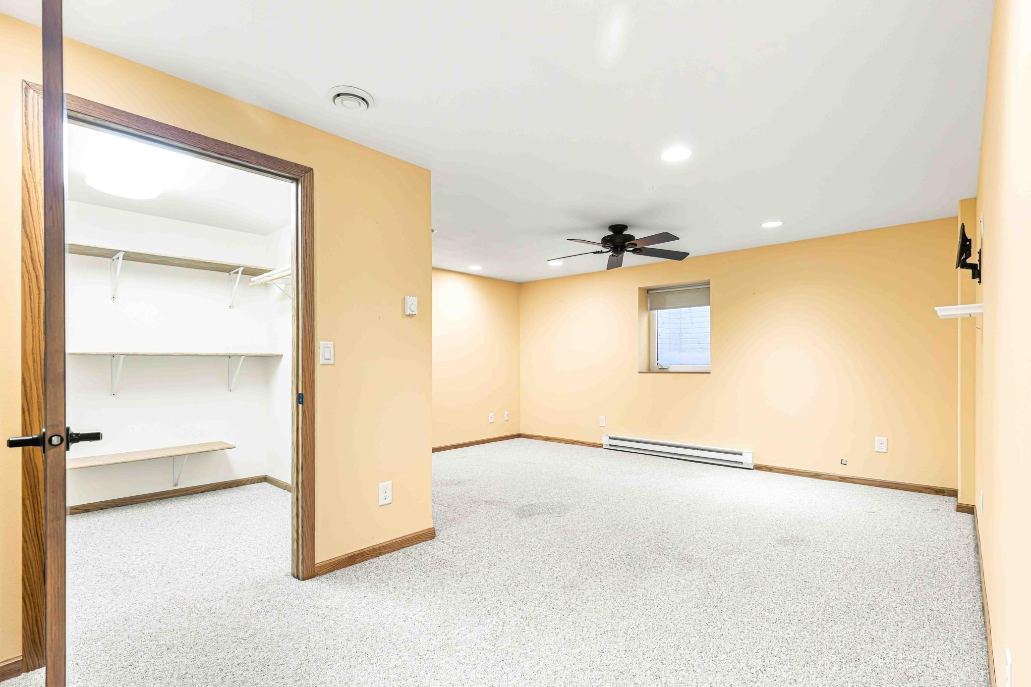1999 single family home for sale at 1928 33rd Street S in Moorhead, MN — 5 bed, 3 bath (photo 40 of 46)