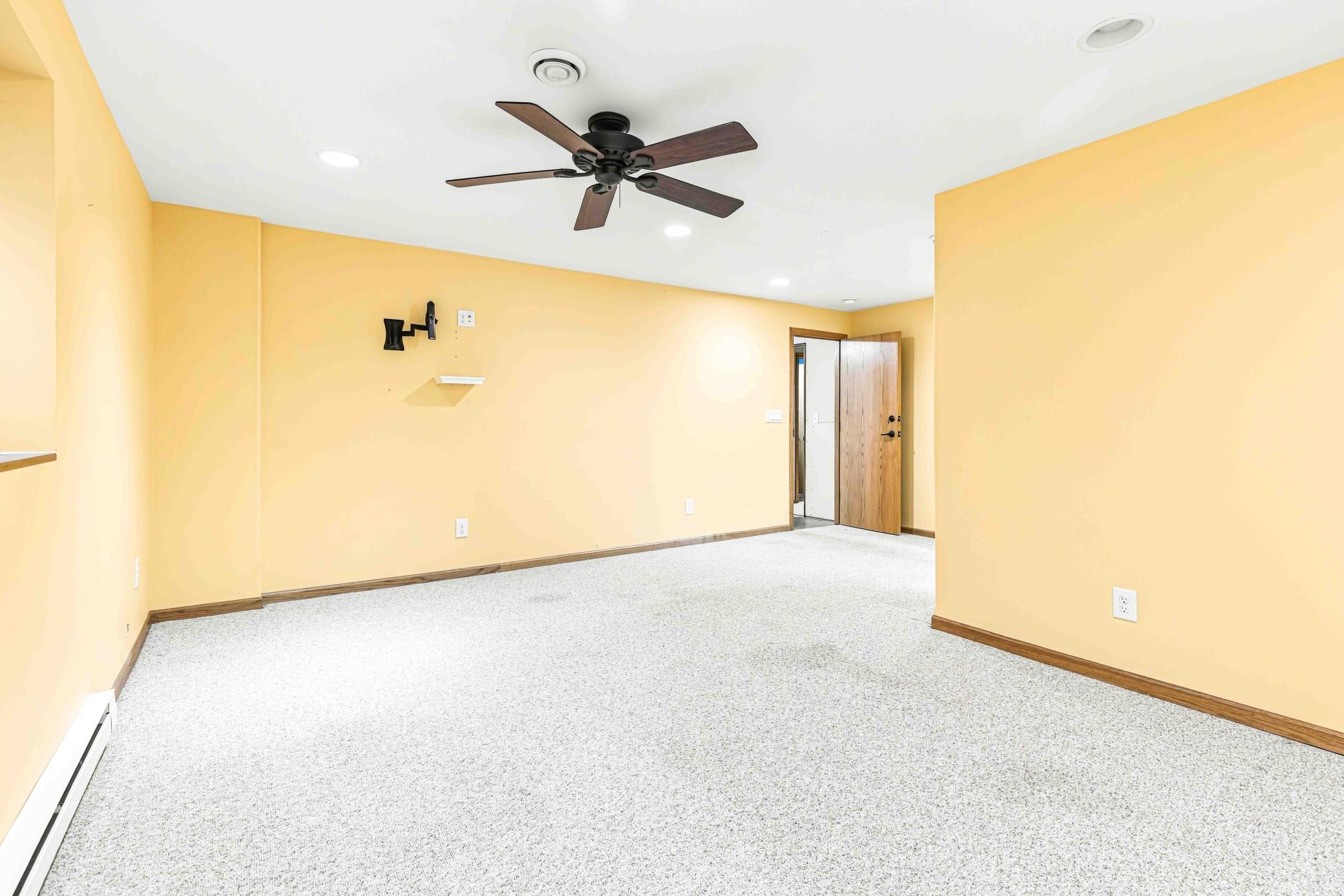 1999 single family home for sale at 1928 33rd Street S in Moorhead, MN — 5 bed, 3 bath (photo 42 of 46)