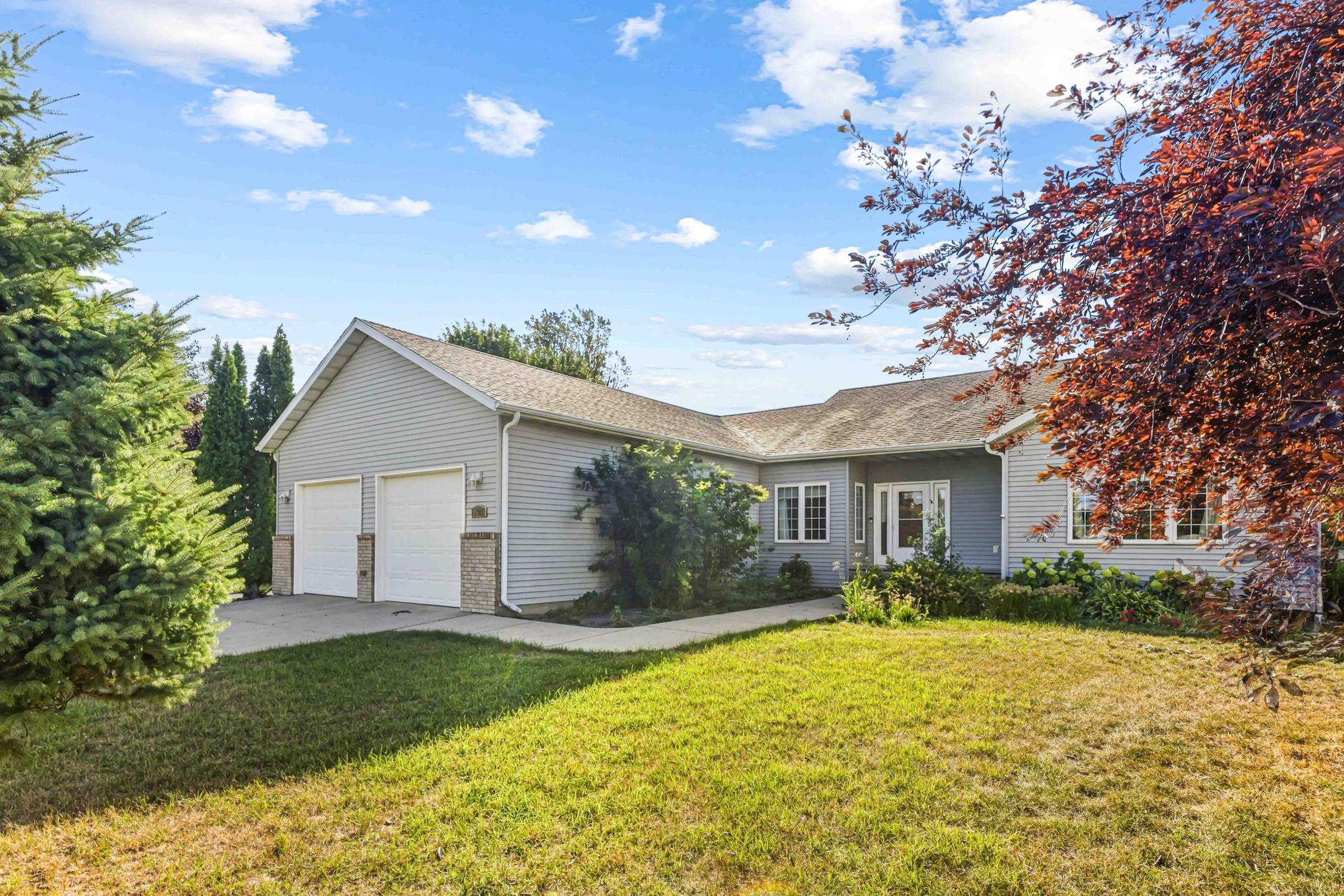 1999 single family home for sale at 1928 33rd Street S in Moorhead, MN — 5 bed, 3 bath (photo 6 of 46)