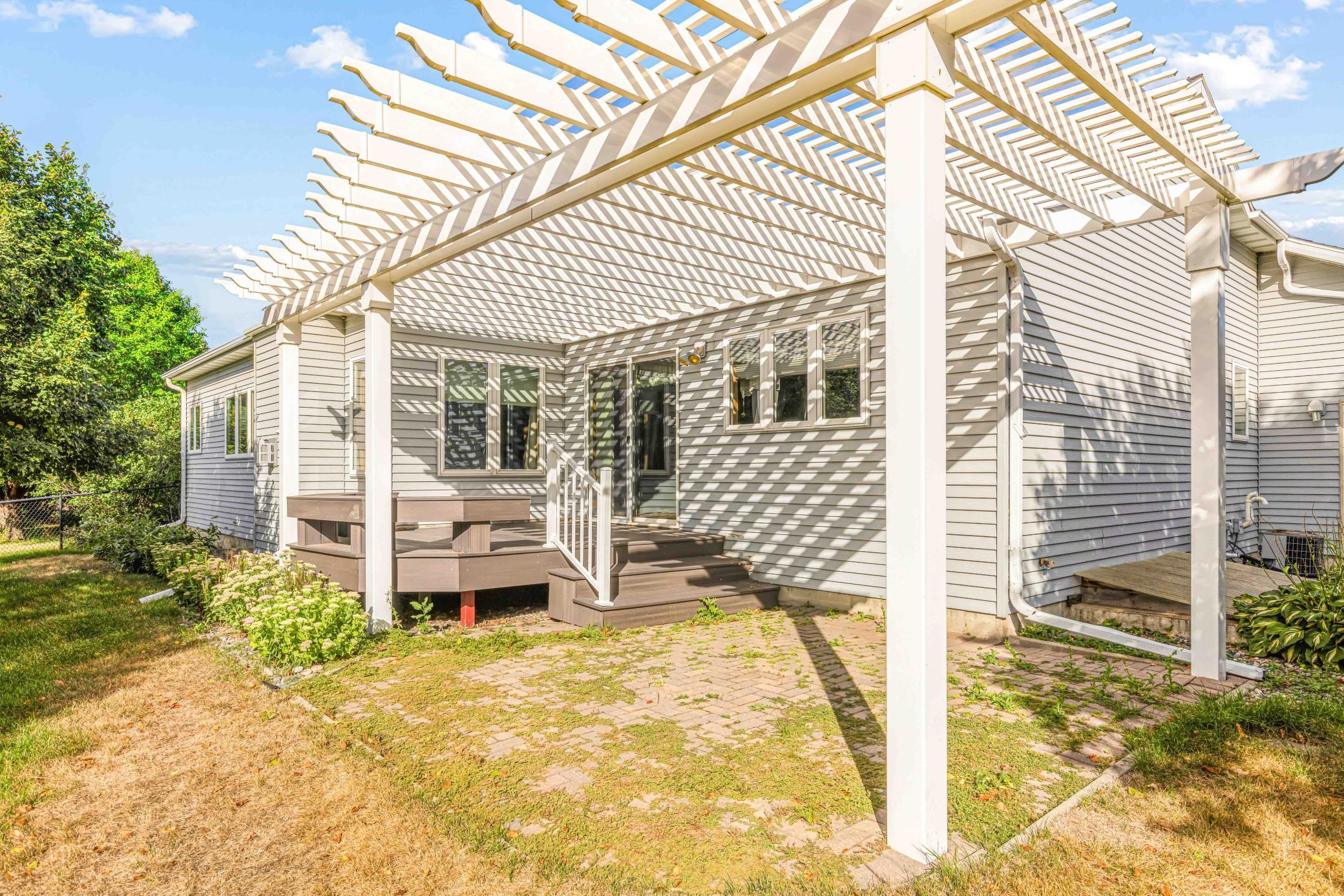 1999 single family home for sale at 1928 33rd Street S in Moorhead, MN — 5 bed, 3 bath (photo 8 of 46)