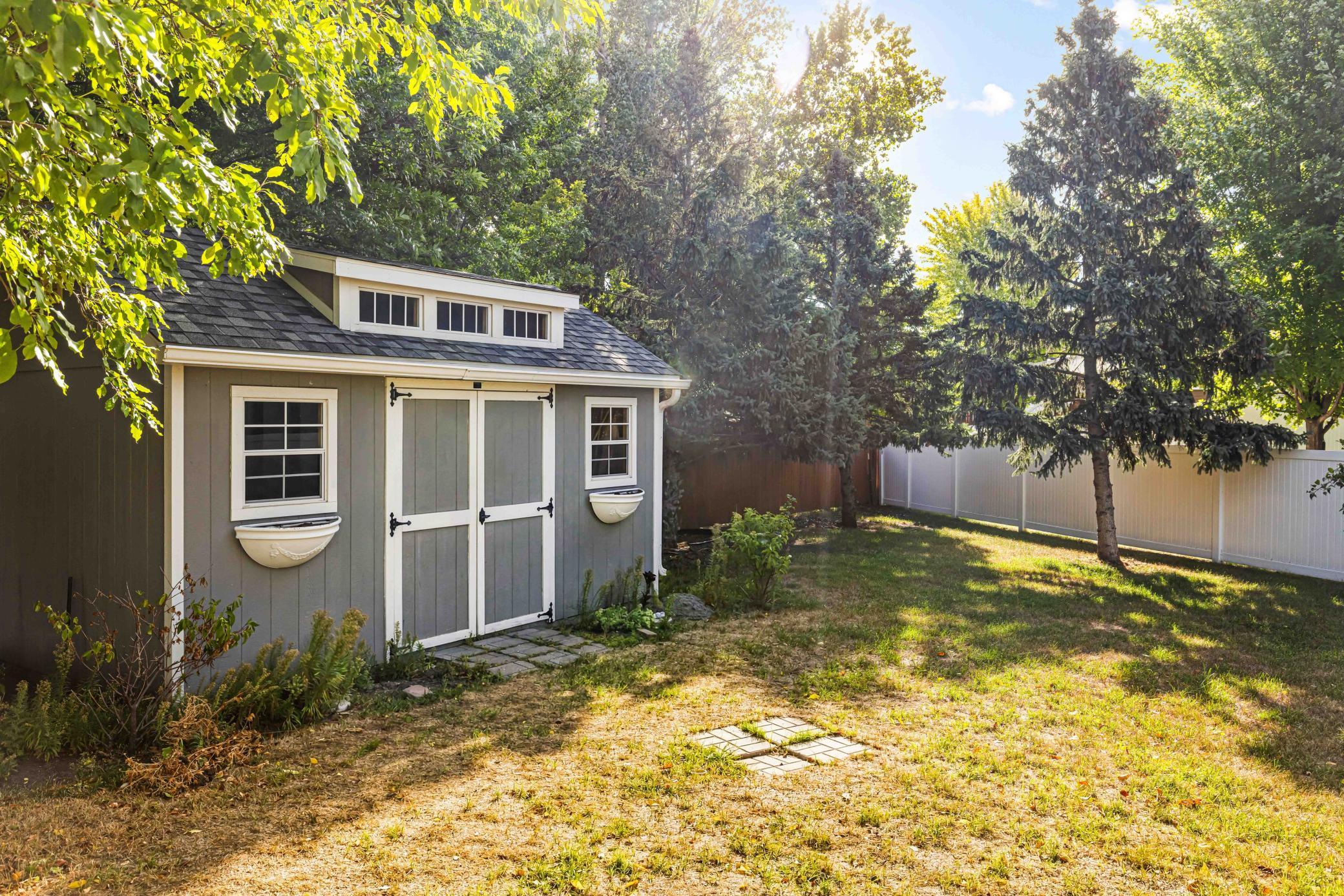 1999 single family home for sale at 1928 33rd Street S in Moorhead, MN — 5 bed, 3 bath (photo 9 of 46)