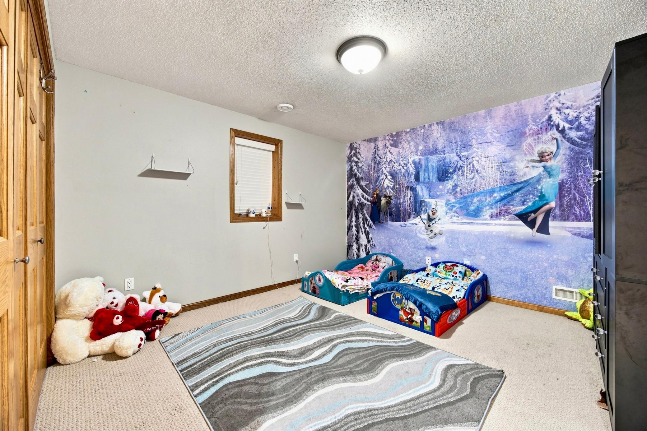 2006 single family home for sale at 609 Lexington Lane in Moorhead, MN — 6 bed, 4 bath (photo 17 of 37)