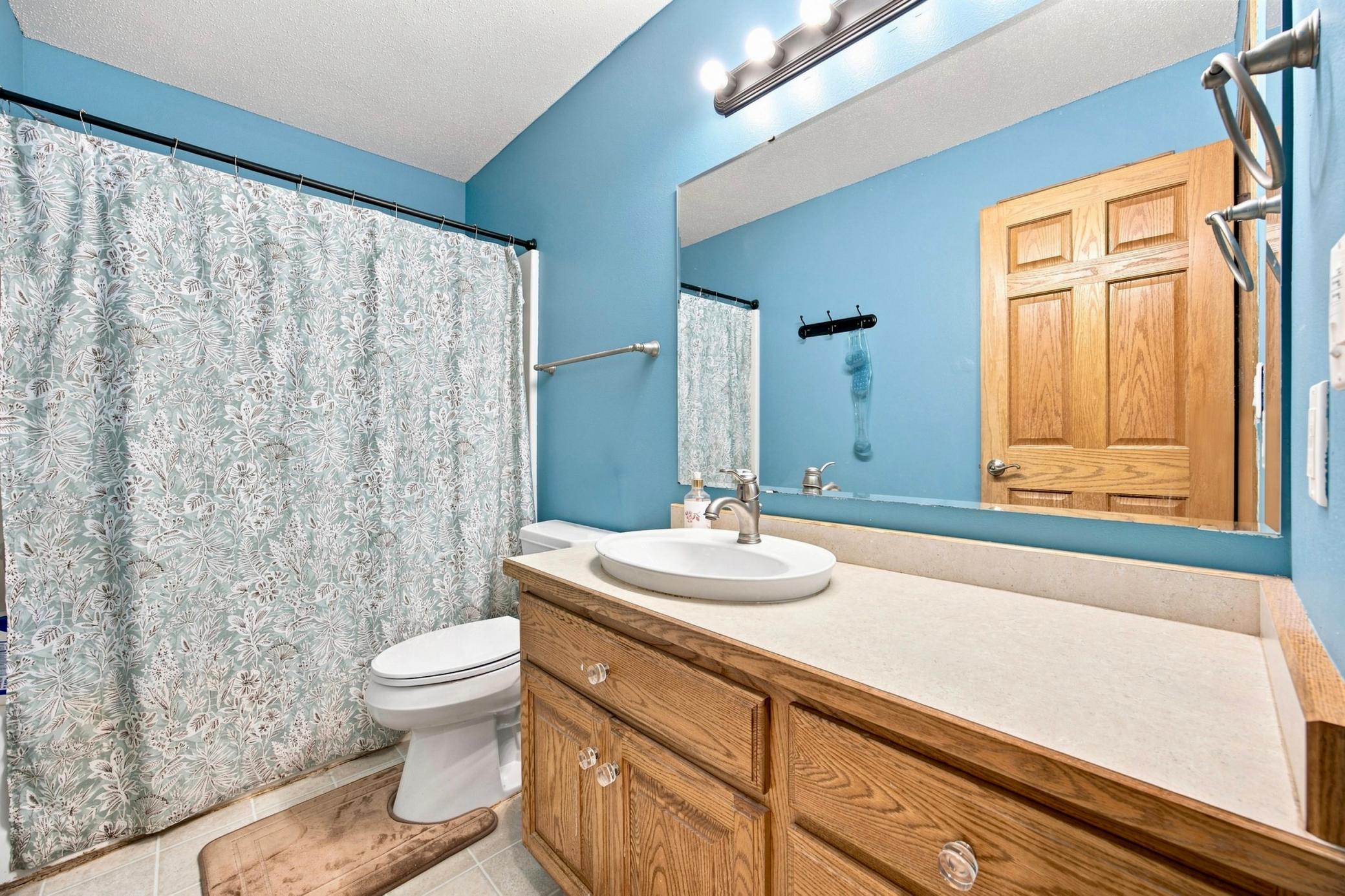 2006 single family home for sale at 609 Lexington Lane in Moorhead, MN — 6 bed, 4 bath (photo 20 of 37)