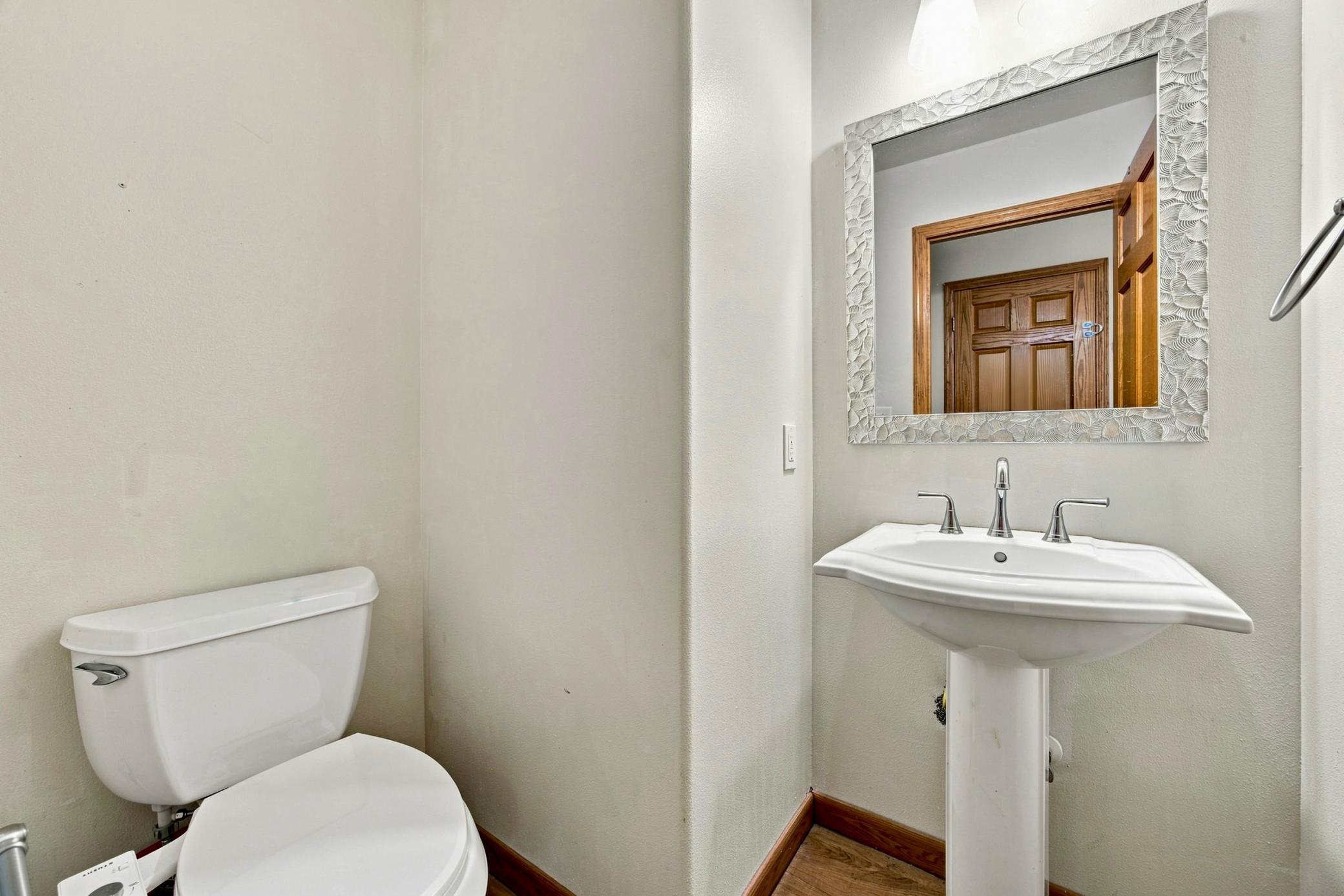 2006 single family home for sale at 609 Lexington Lane in Moorhead, MN — 6 bed, 4 bath (photo 21 of 37)