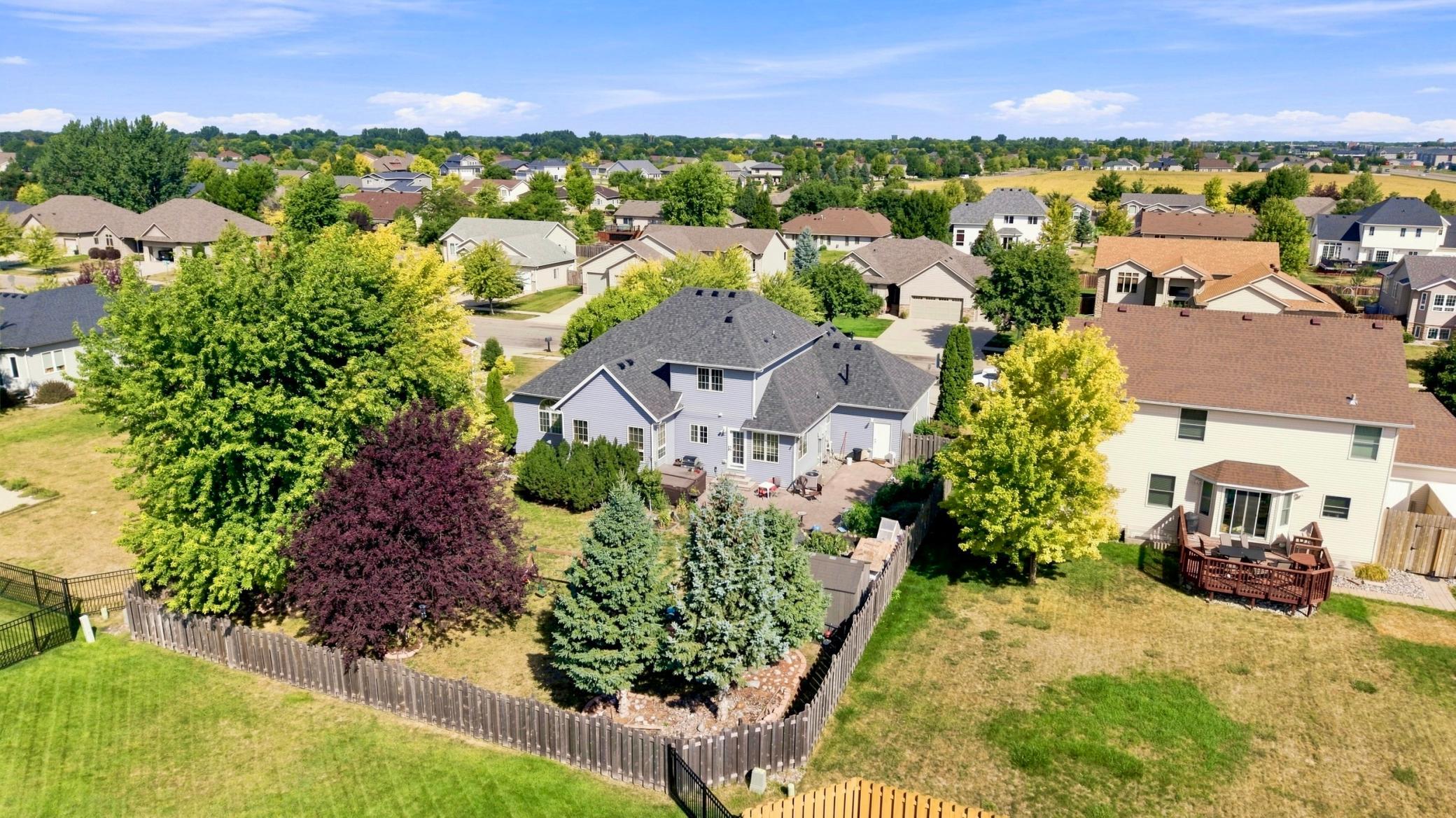 2006 single family home for sale at 609 Lexington Lane in Moorhead, MN — 6 bed, 4 bath (photo 30 of 37)