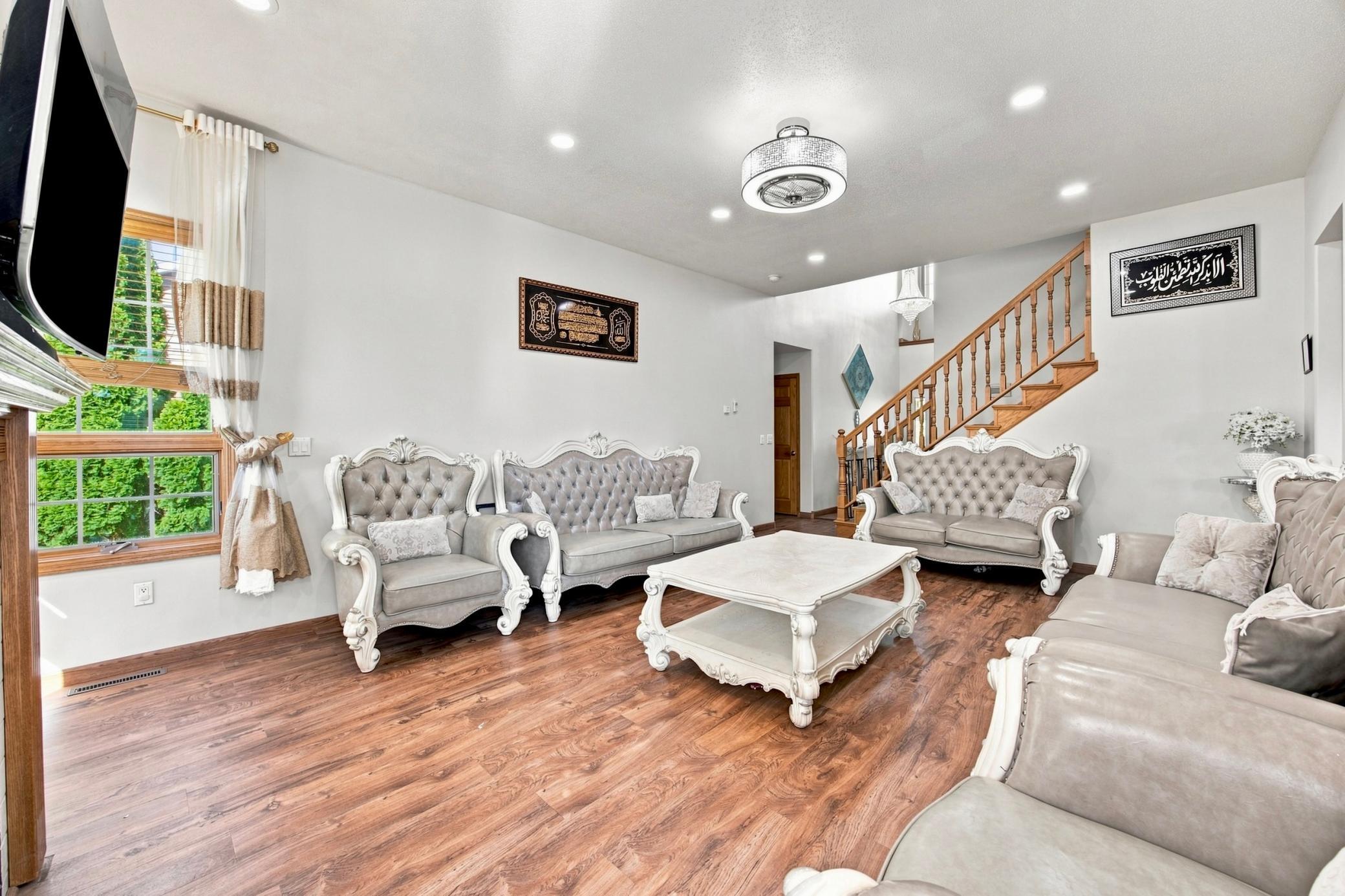 2006 single family home for sale at 609 Lexington Lane in Moorhead, MN — 6 bed, 4 bath (photo 7 of 37)